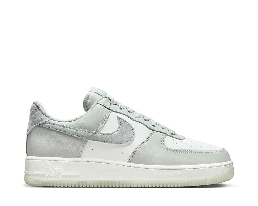 Nike Air Force 1 '07 LV8 SlipResistant Travel Snap