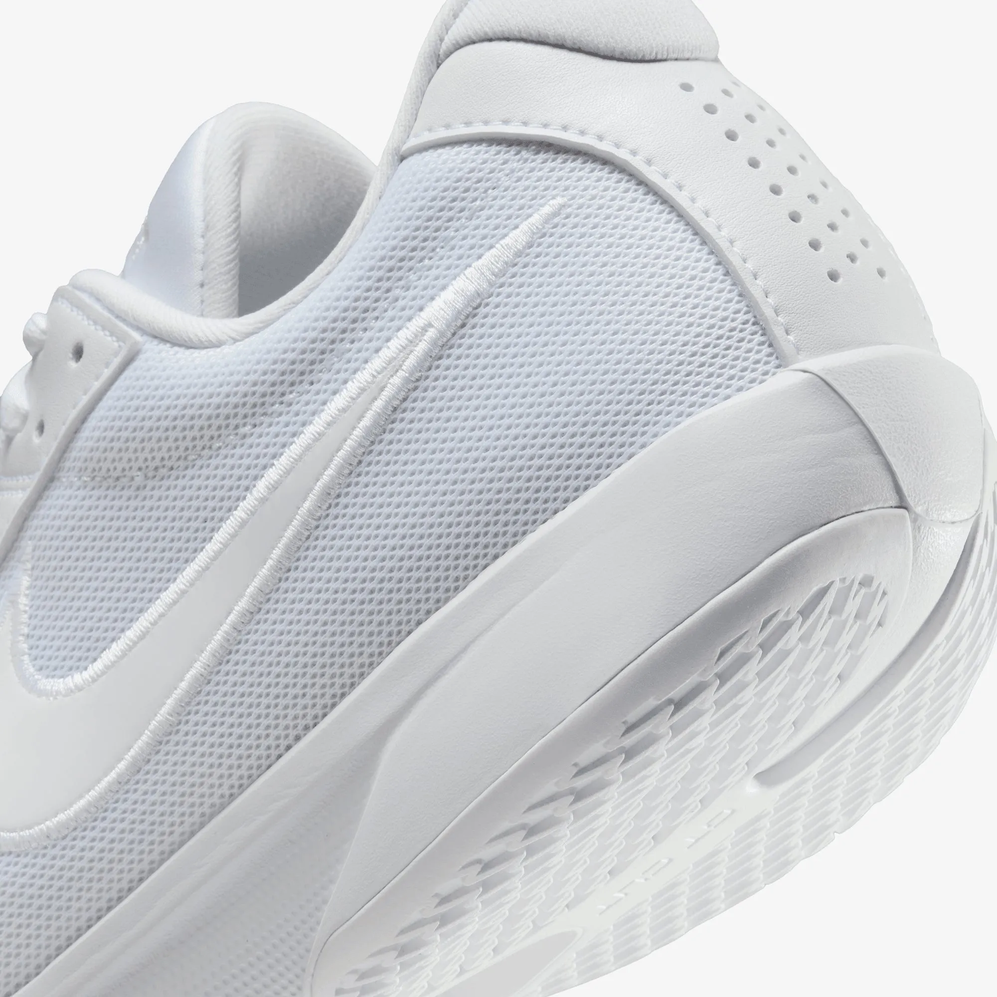 Anti Bacterial Dry Fast NIKE | G.T. HUSTLE ACADEMY EP { WHITE/WHITE-PHOTON DUST