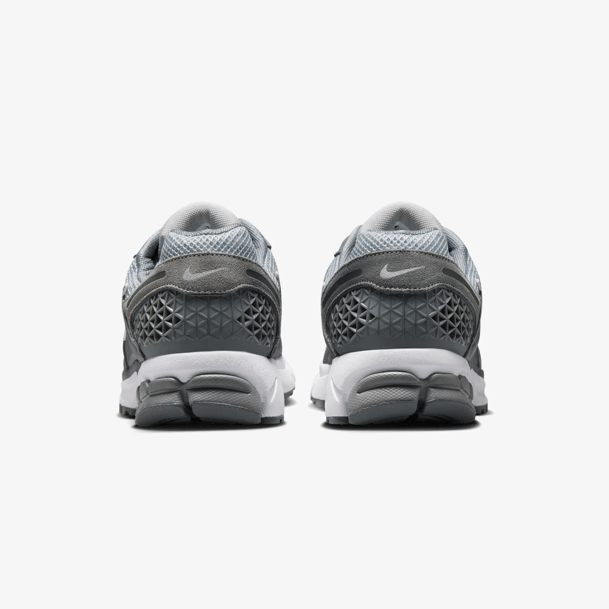 NIKE | ZOOM VOMERO 5 { COOL GREY/WHITE-WOLF GREY Cross Road