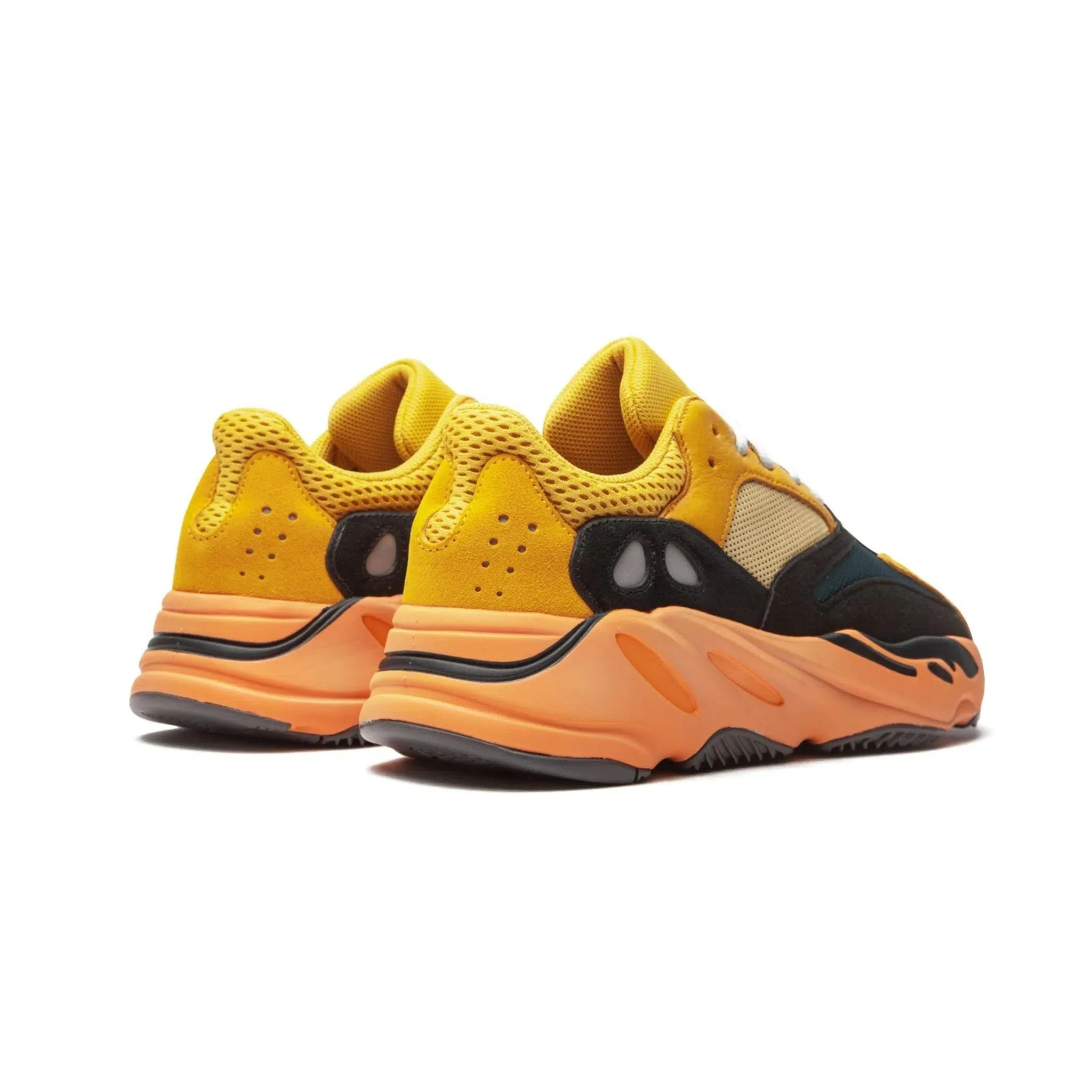 Comfort experience Sleek Mood Yeezy Boost 700 - Sun