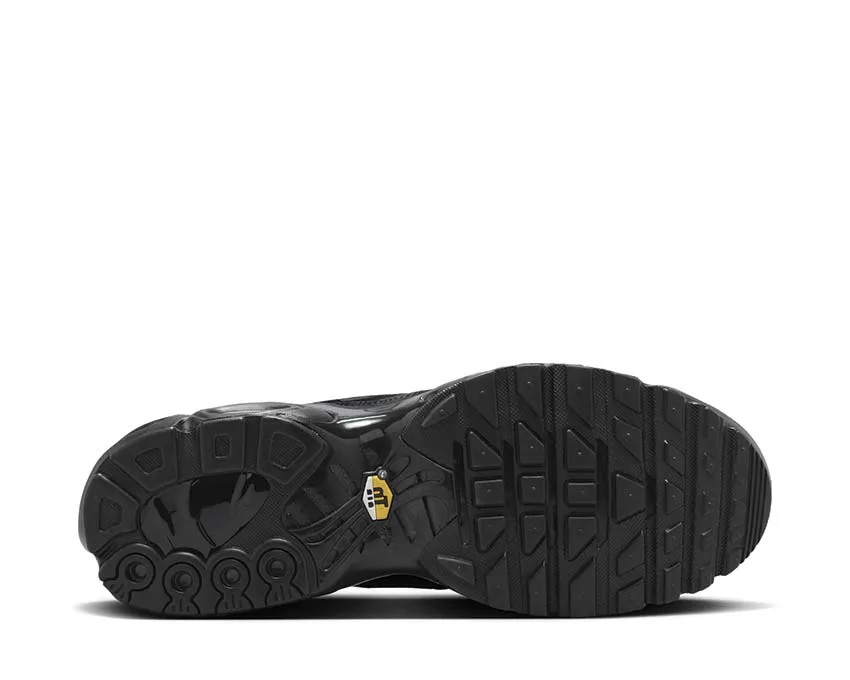 Nike Air Max Plus Leather "Black" Weekend Fit