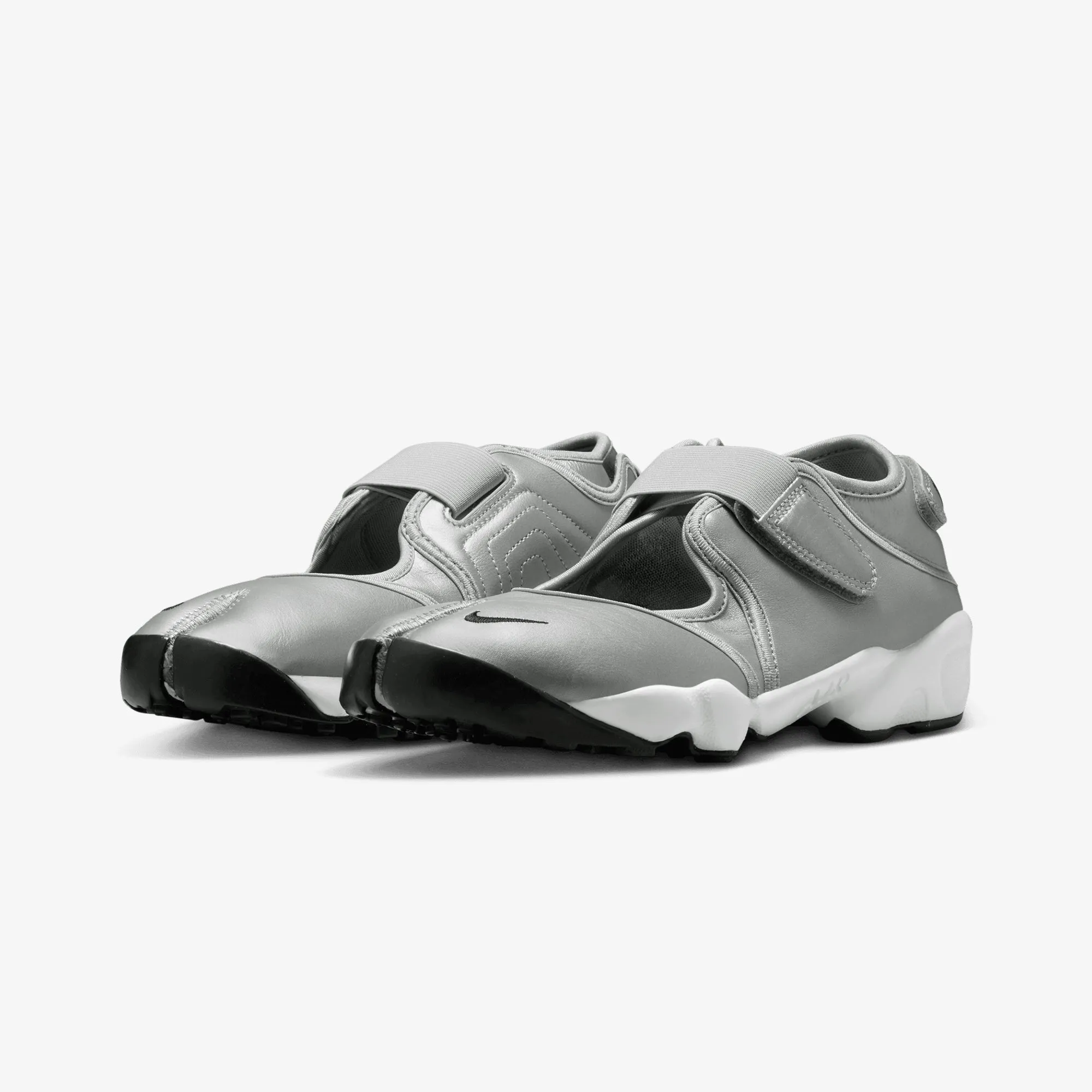 NIKE | AIR RIFT { METALLIC SILVER/SAIL-BLACK Vital Step