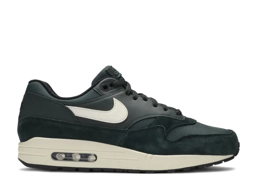 Nike Air Max 1 Outdoor Green Smart Casual Slow Jog