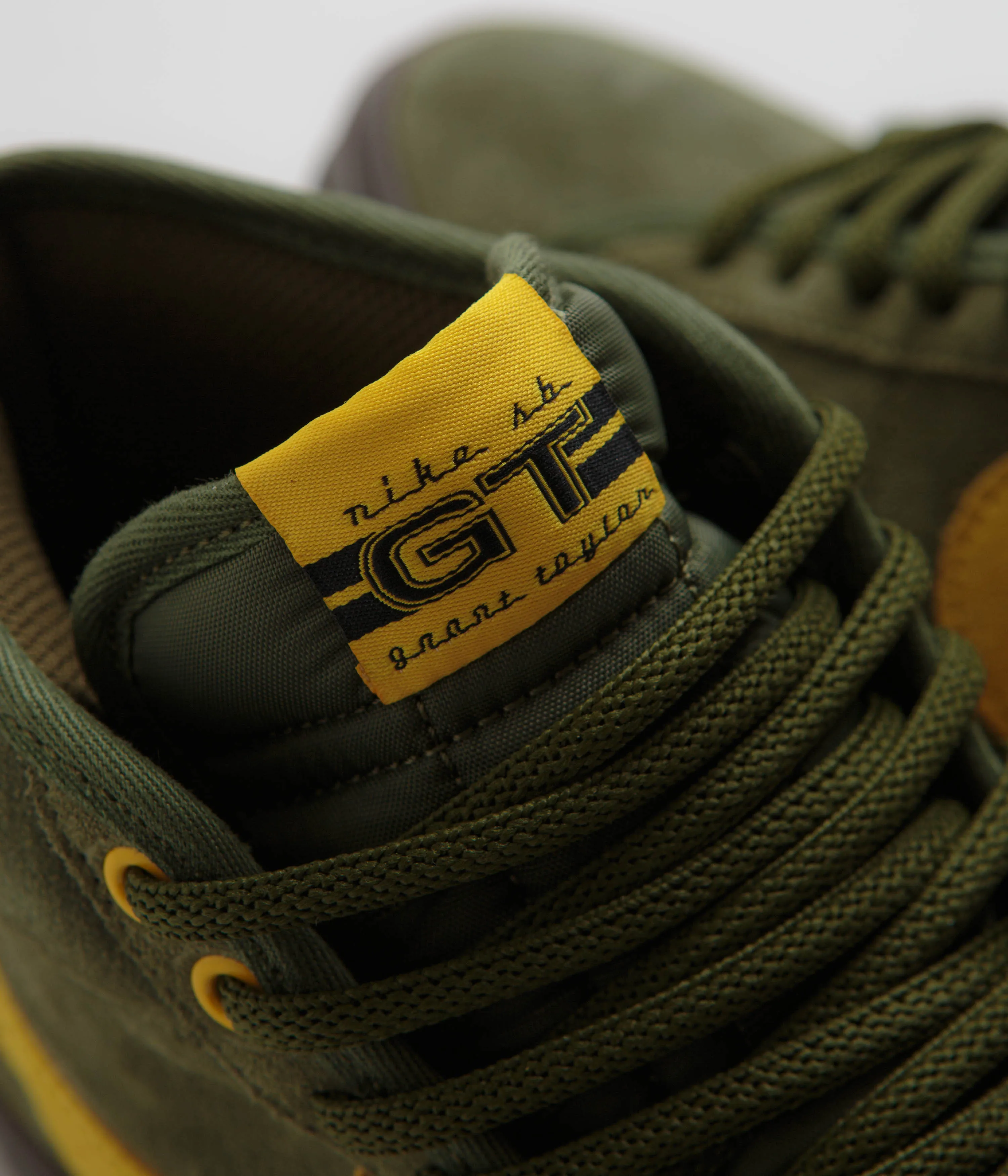 Light Bounce Nike SB x Antihero Blazer Mid Shoes - Rough Green / Amarillo - Rough Green