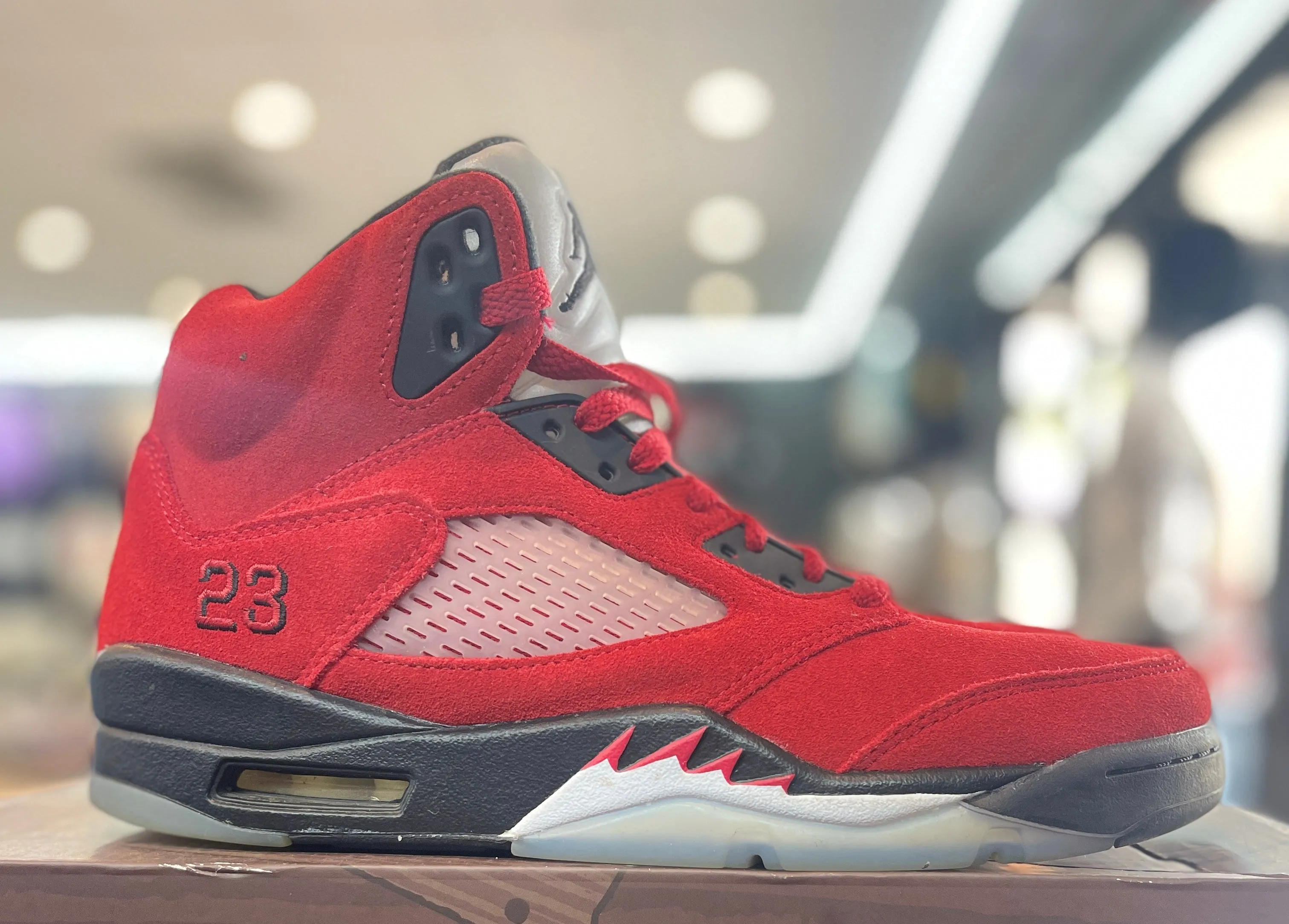 Air Jordan Retro 5 ??Raging Bull Red?? *Preowned Size 8* Walk Light