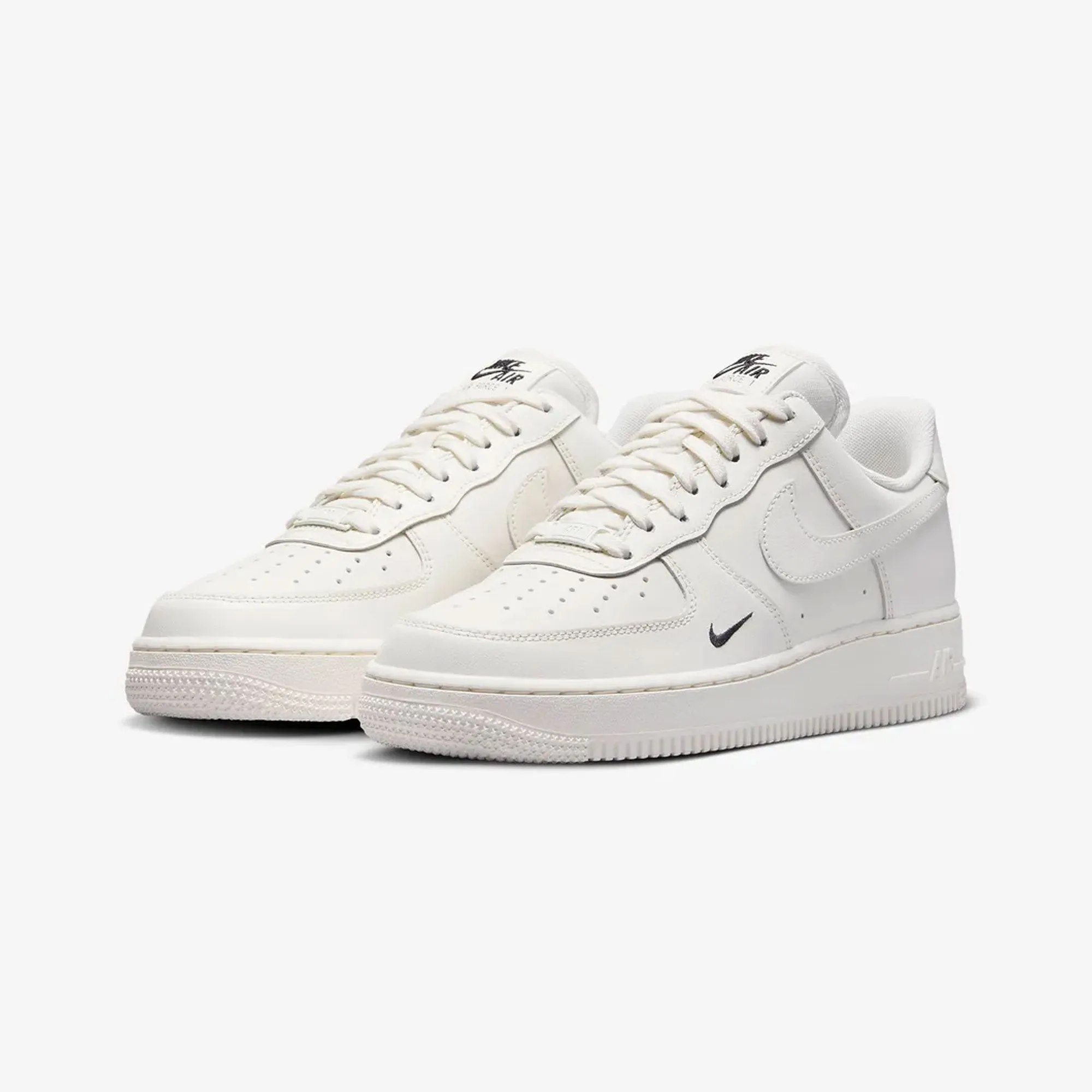 NIKE | AIR FORCE 1 '07 ESSENTIAL { SAIL/SAIL-BLACK New In