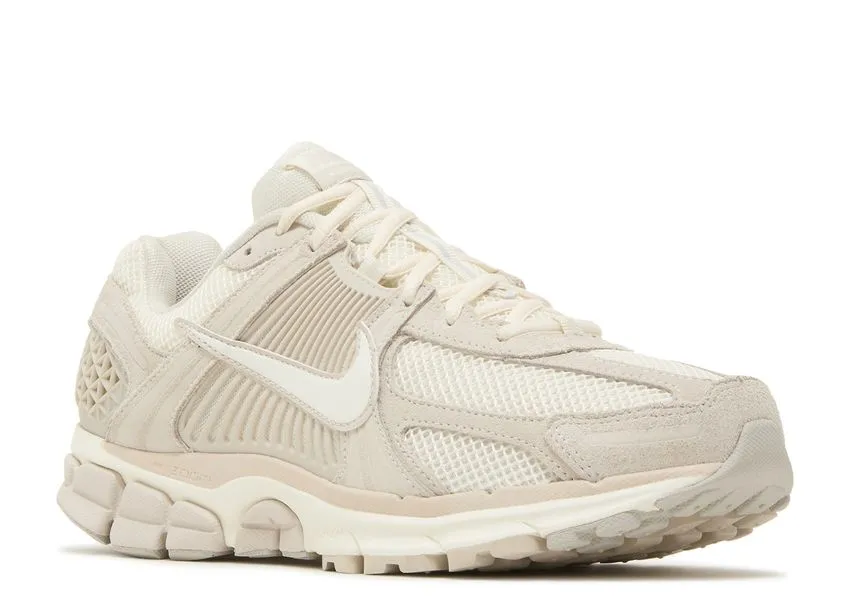 Nike Zoom Vomero 5 Light Orewood Brown running in amateur tracks shoes