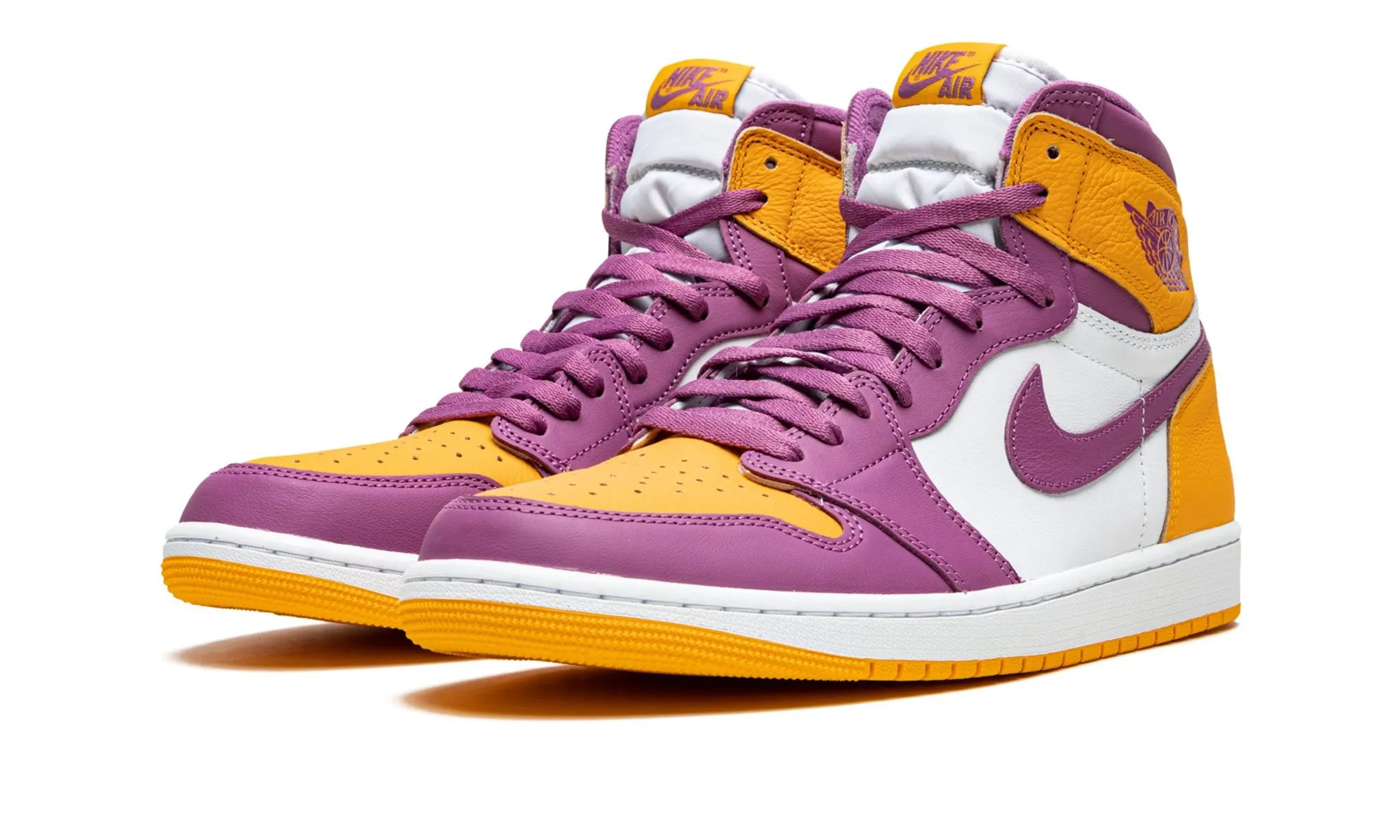 Monochrome Style travel mode Air Jordan 1 High Retro OG Brotherhood