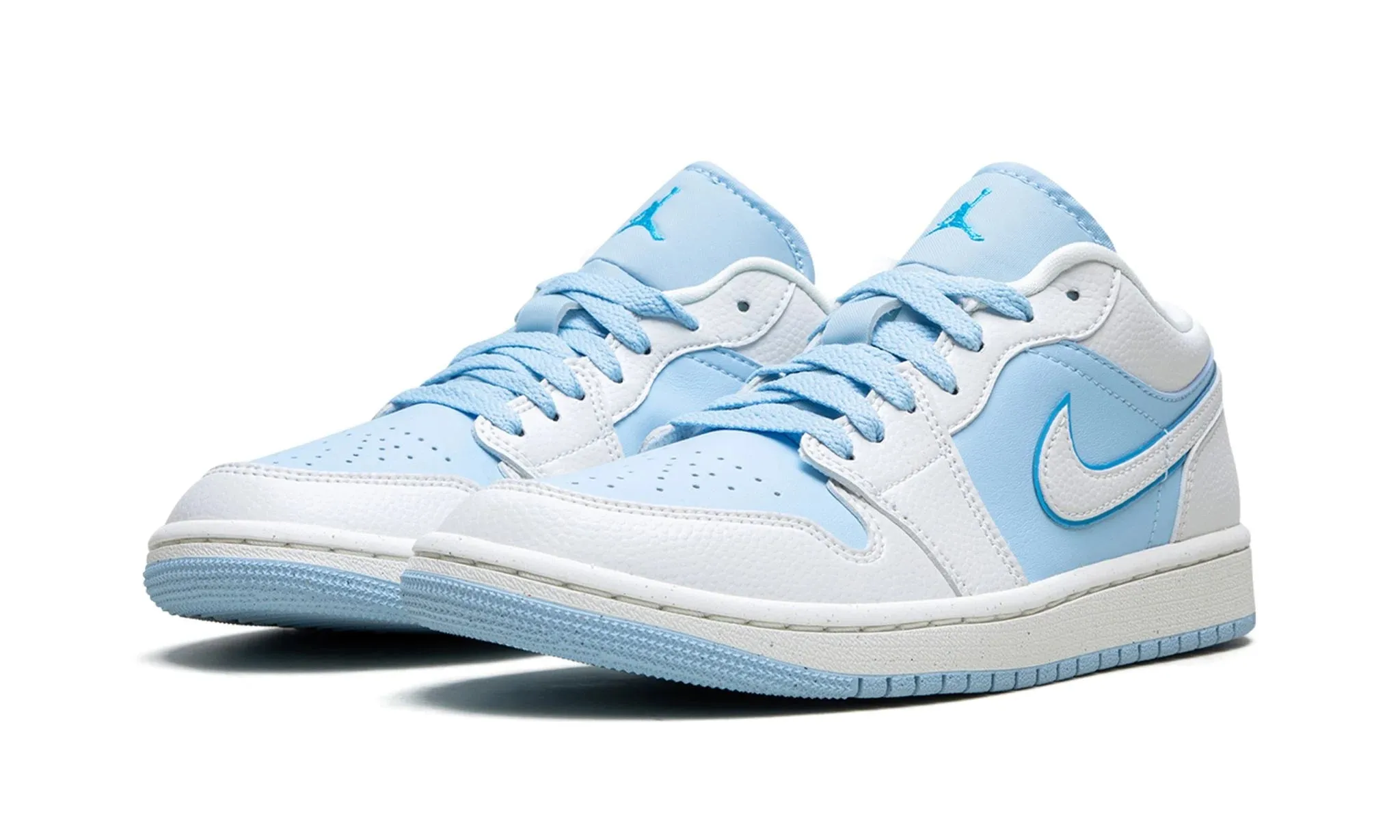 Spanish Bold Wmns Air Jordan 1 low SE Reverse Ice Blue