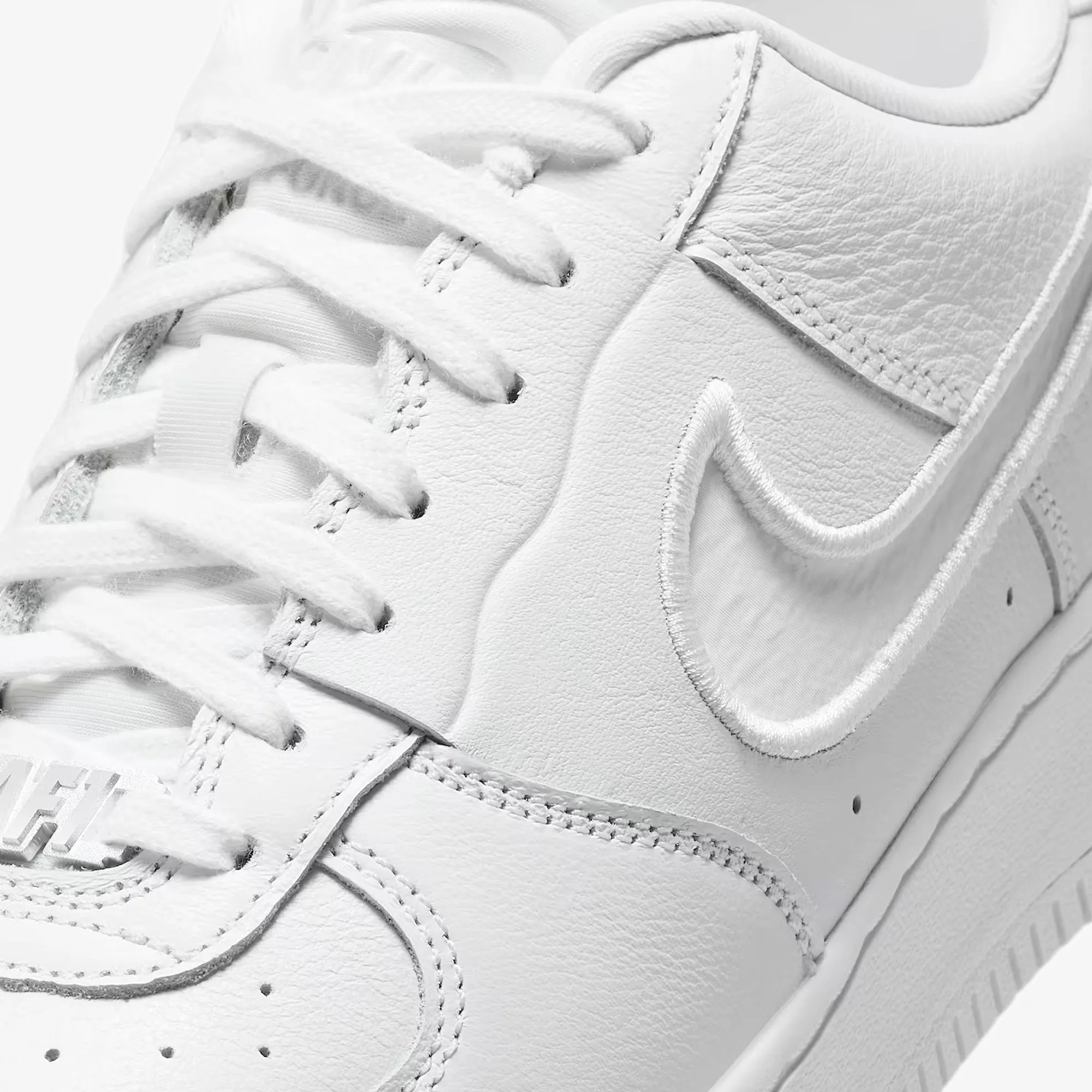 NIKE | AIR FORCE 1 LOW DANCE { WHITE/WHITE-WHITE-METALLIC SILVER Chic Cool Business Mode