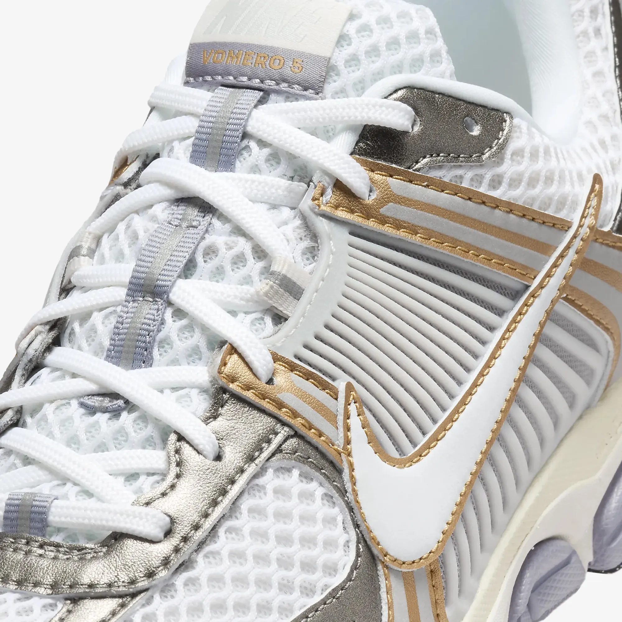 NIKE | ZOOM VOMERO 5 { PLATINUM TINT/WHITE-MTLC PEWTER Clean White