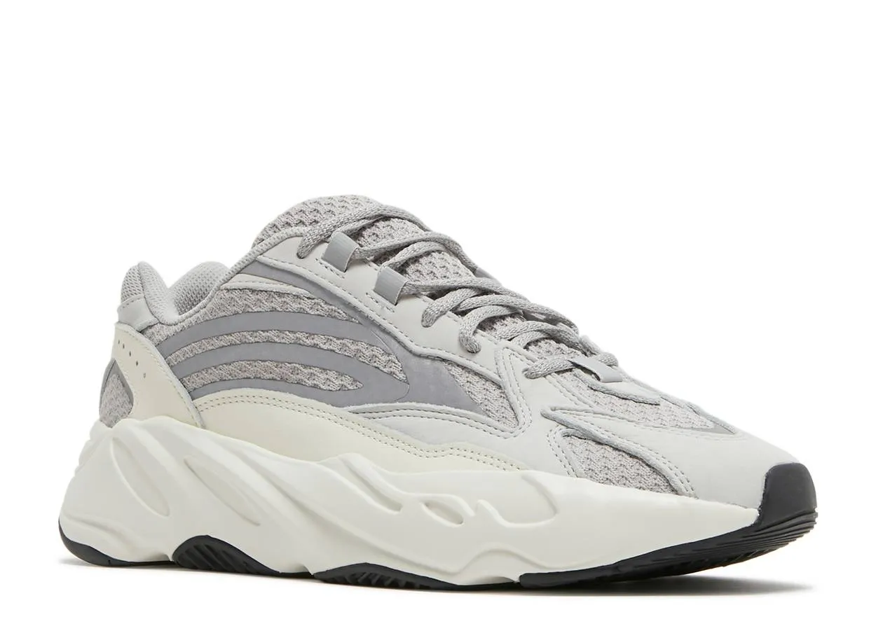 Smooth glide Adidas Yeezy 700 V2 Static