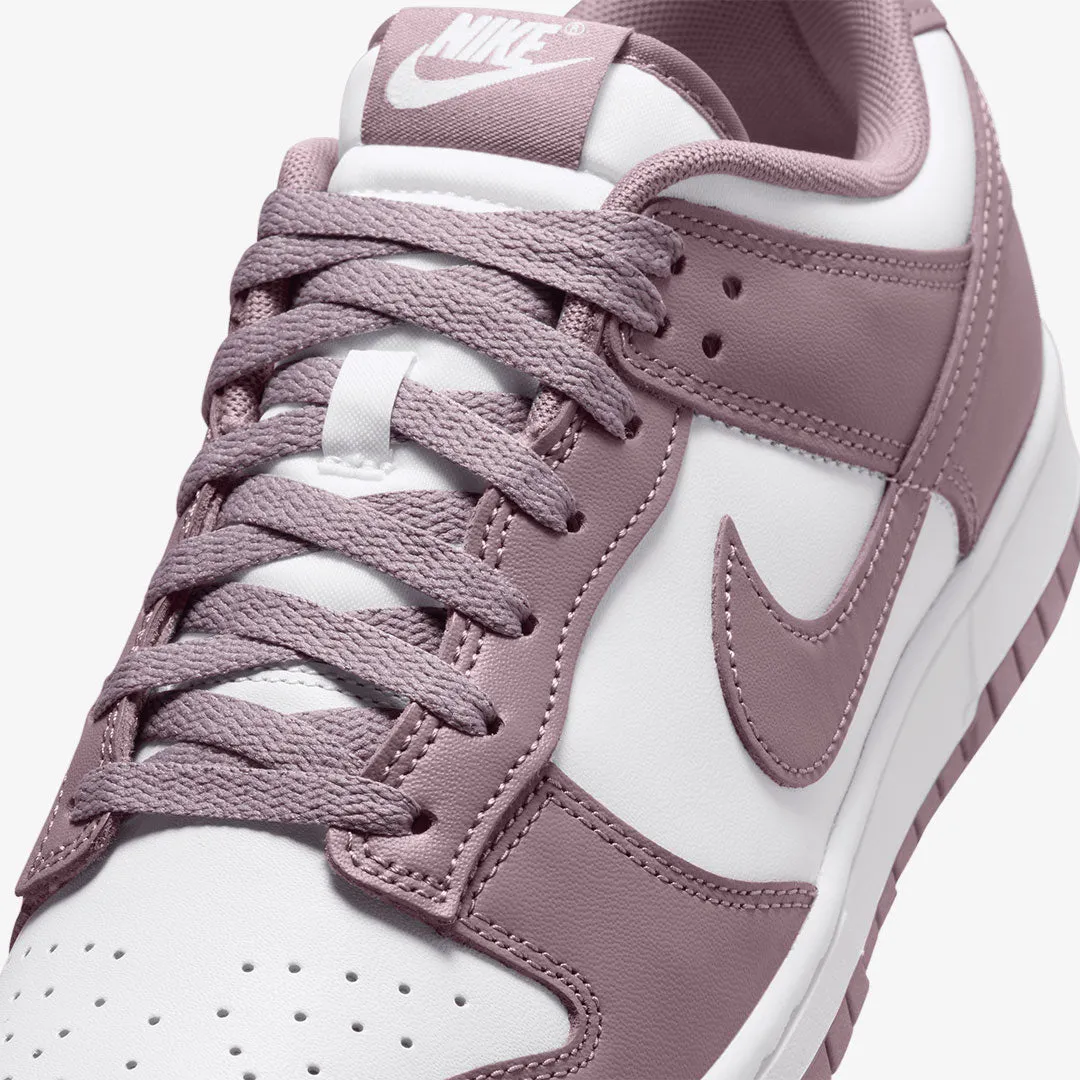 NIKE | DUNK LOW RETRO { WHITE/WHITE/TAUPE GREY Move Bold Dock Easy
