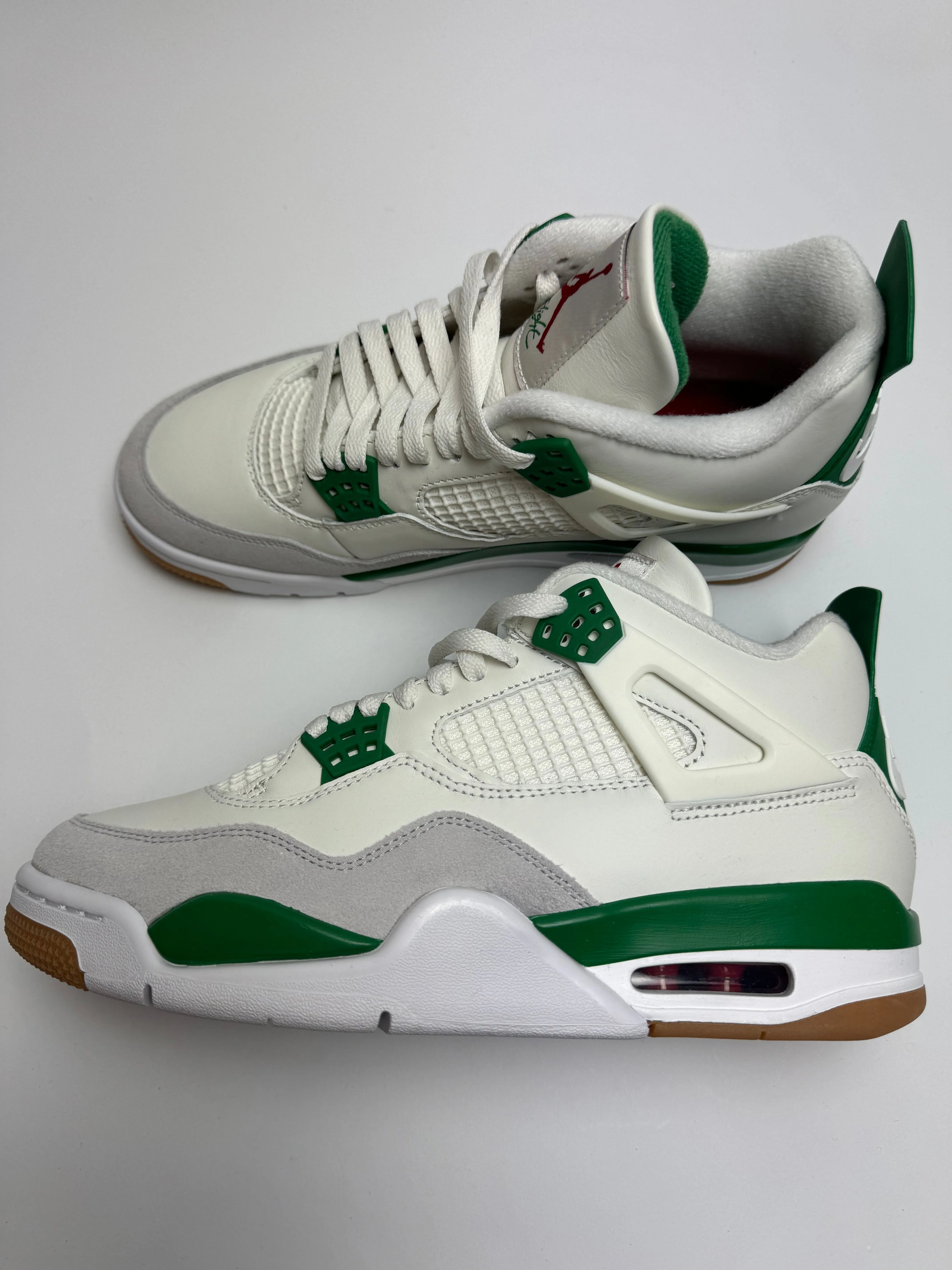 Air Jordan 4 SB "Pine Green" Desert Step
