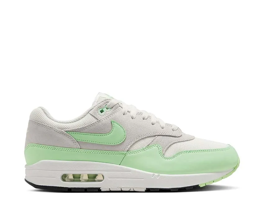 Indoor style Dynamic Feel Nike Air Max 1 Essential "Vapor Green"