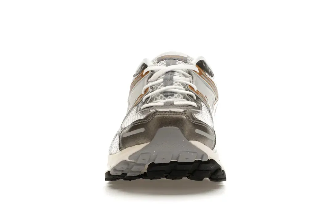 running on dirt roads Nike Zoom Vomero 5 Platinum Tint Metallic Gold