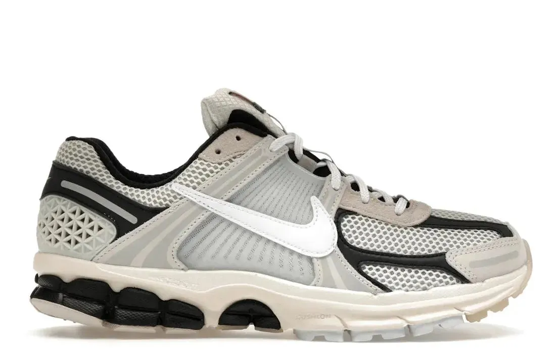 running with a narrow toe box Nike Zoom Vomero 5 Supersonic Light Bone Black