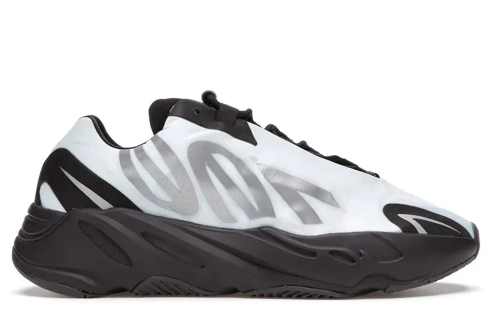 Strap Calm Walk adidas Yeezy Boost 700 MNVN Blue Tint