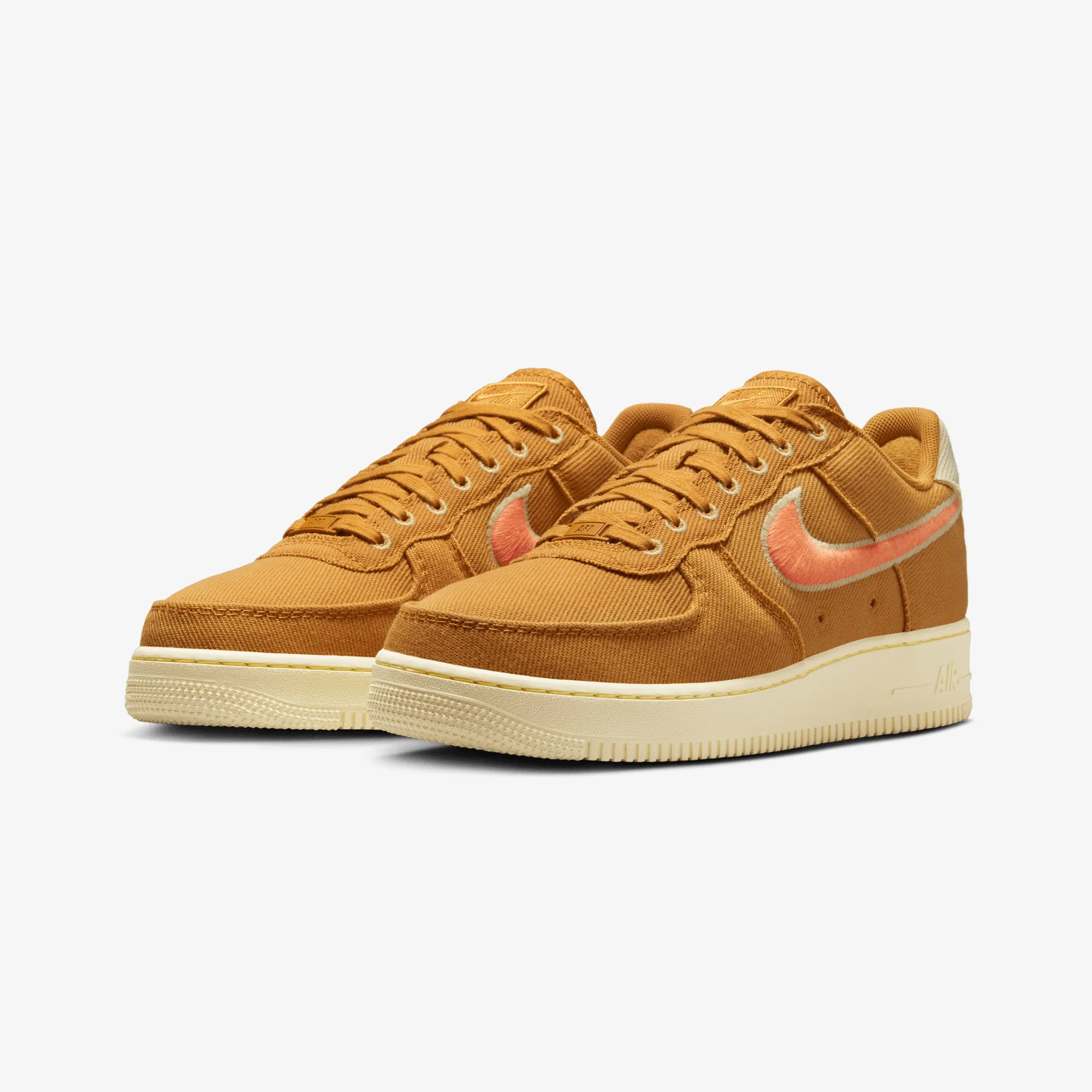 NIKE | AIR FORCE 1 LOW CANVAS { WHEAT/ORANGE TRANCE-TEAM GOLD-ALABASTER Pose Ready