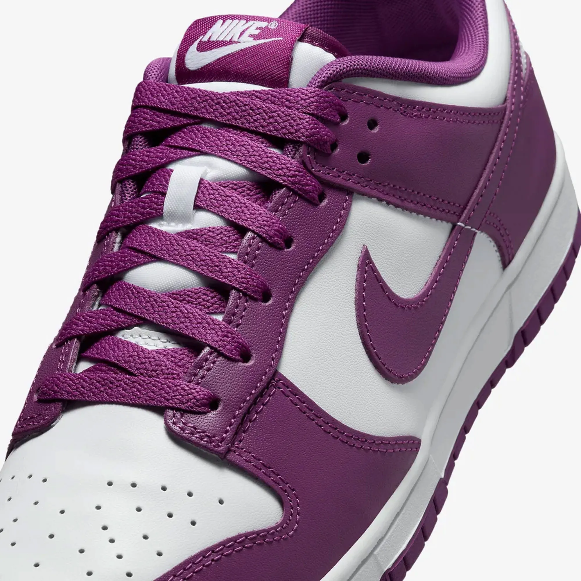 Club Night NIKE | DUNK LOW RETRO { WHITE/VIOTECH-WHITE