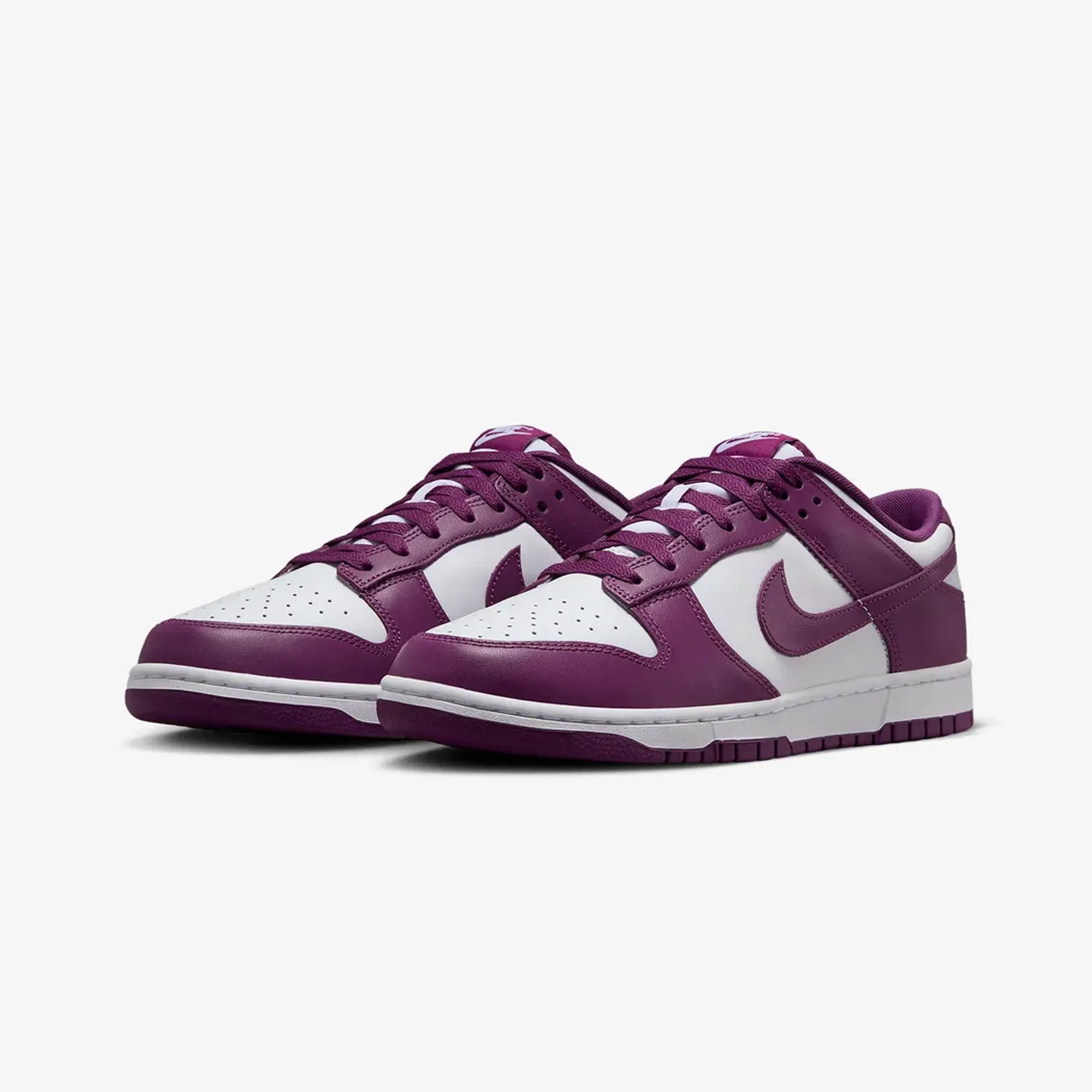 Ventilated Travel Must NIKE | DUNK LOW RETRO { WHITE/VIOTECH-WHITE