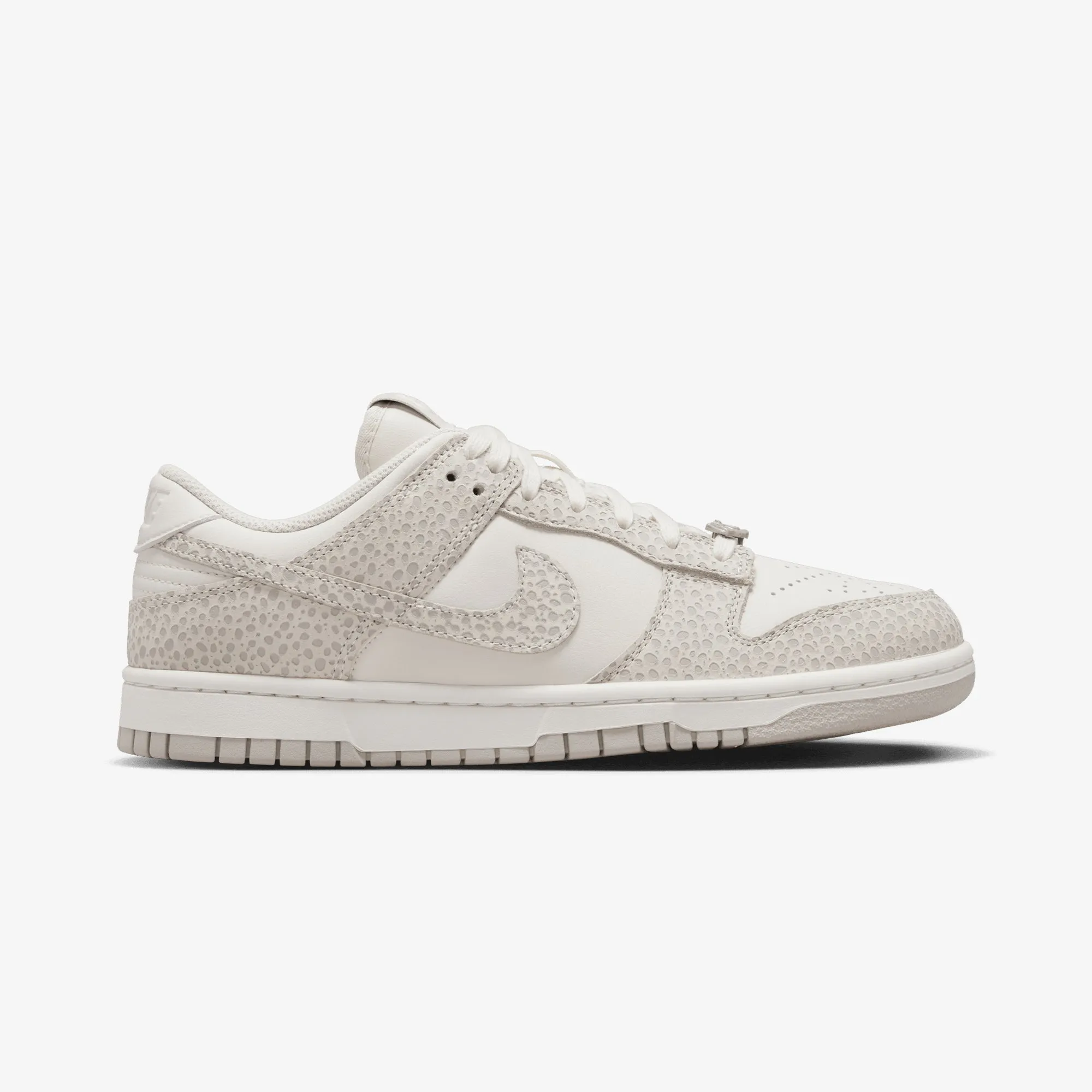 Daily Essential NIKE | DUNK LOW PREMIUM { PHANTOM/PHOTON DUST-LT SMOKE GREY
