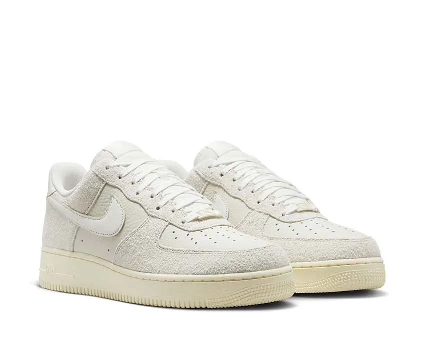 Grip Step Marathon Pace Nike Air Force 1 '07 LX "Light Bone"