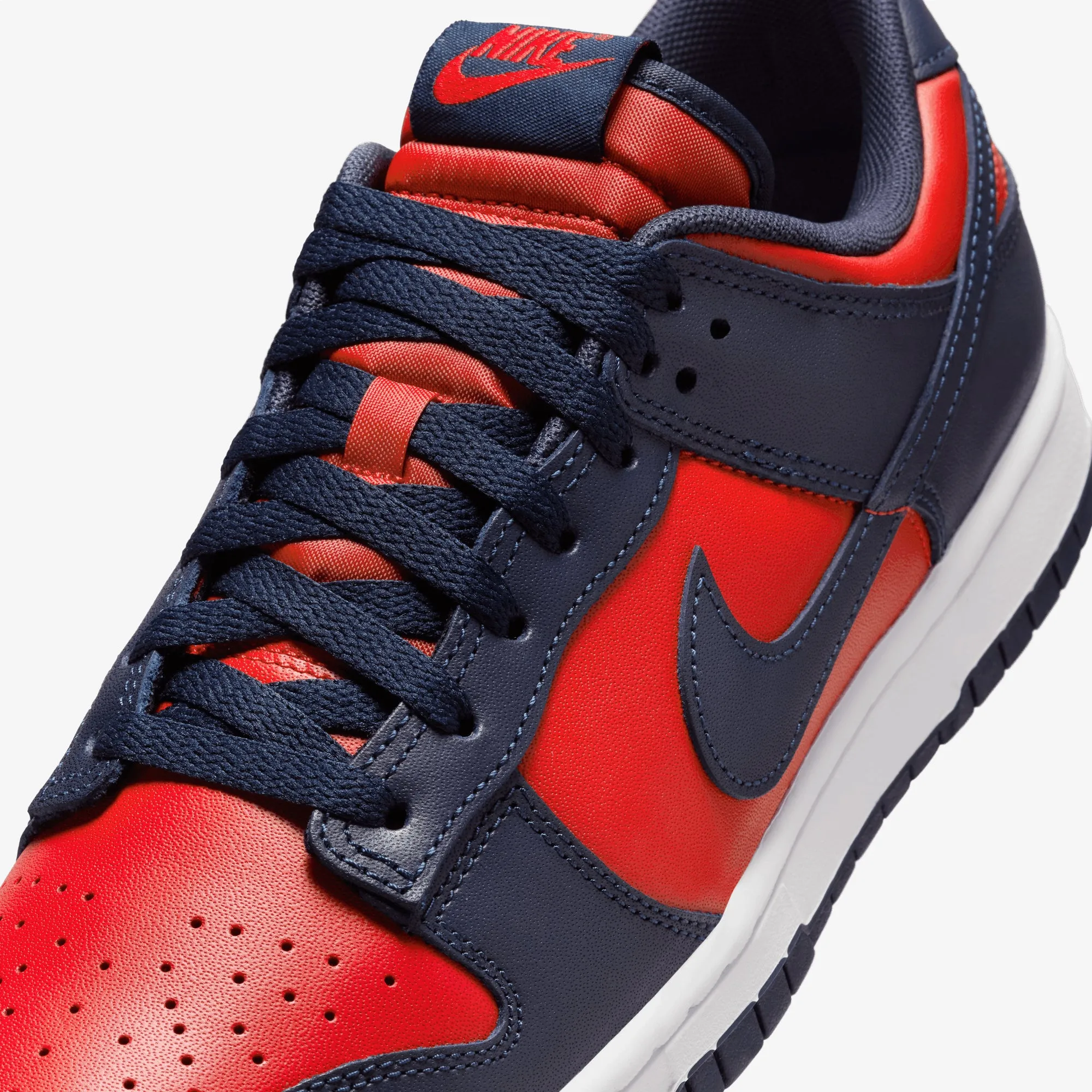 Game Fit NIKE | DUNK LOW RETRO { UNIVERSITY RED/OBSIDIAN-WHITE