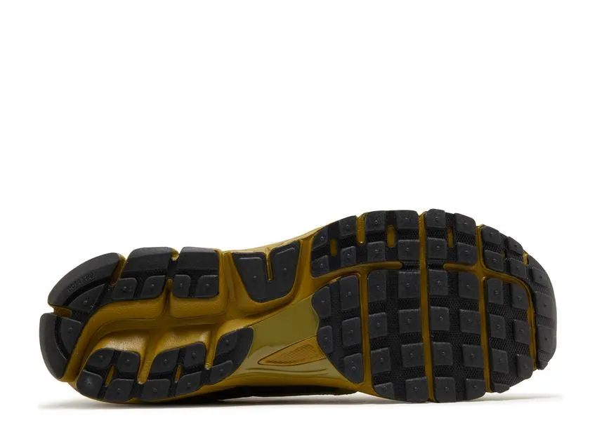running with a durable outsole Nike Zoom Vomero 5 Pacific Moss