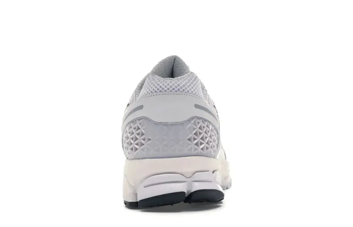 book - themed running gear Smooth transition Nike Zoom Vomero 5 SP Vast Grey (2019/2023)