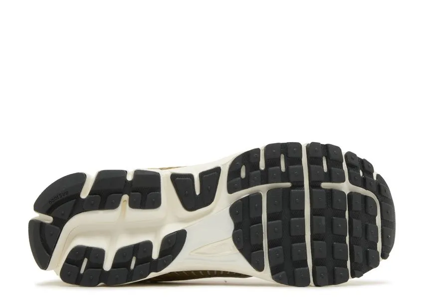 Nike Zoom Vomero 5 Metallic Gold City Streets functional - training running shoes