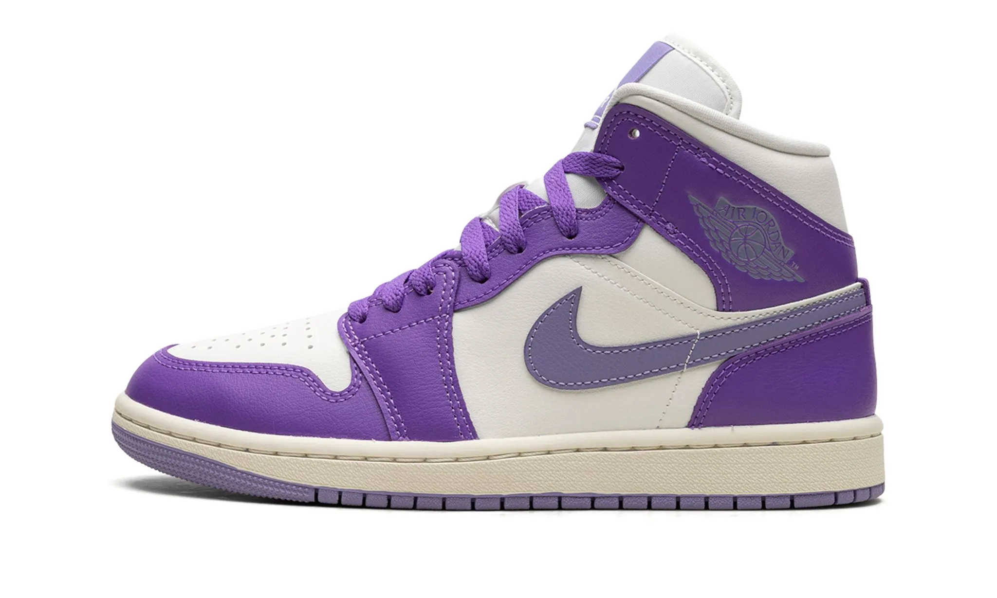 Wmns Air Jordan 1 Mid 'Action Grape' Lightweight Build Simple Form