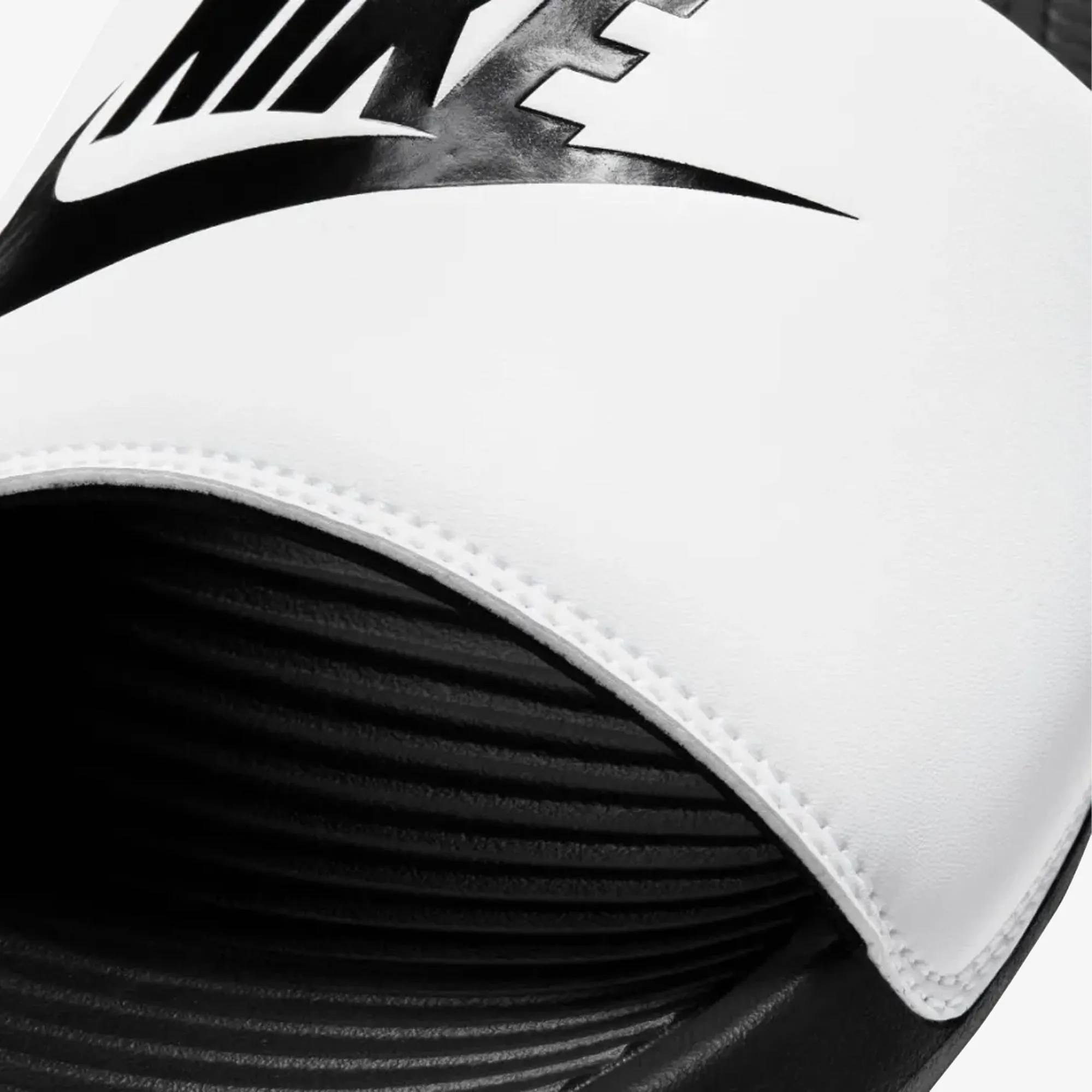 Nike | VICTORI ONE  { BLACK/BLACK-WHITE waterproof