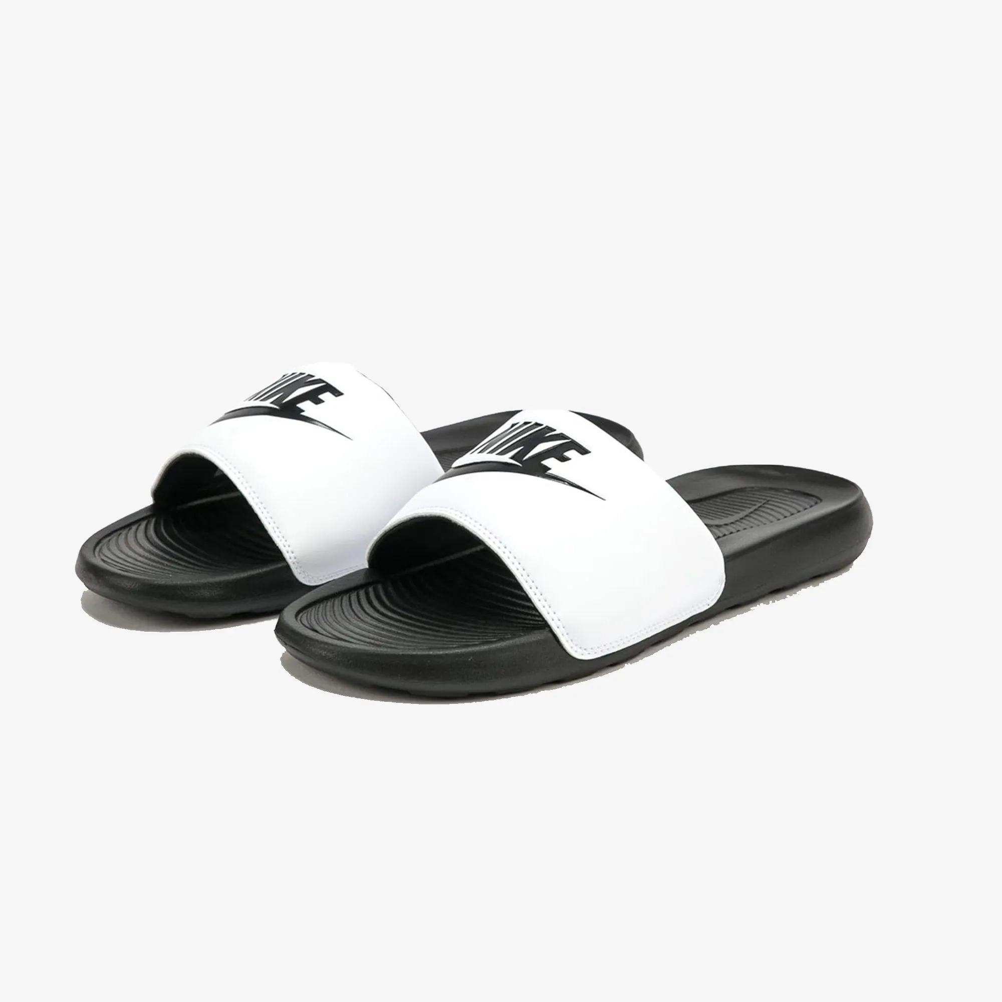Black Edge Nike | VICTORI ONE  { BLACK/BLACK-WHITE
