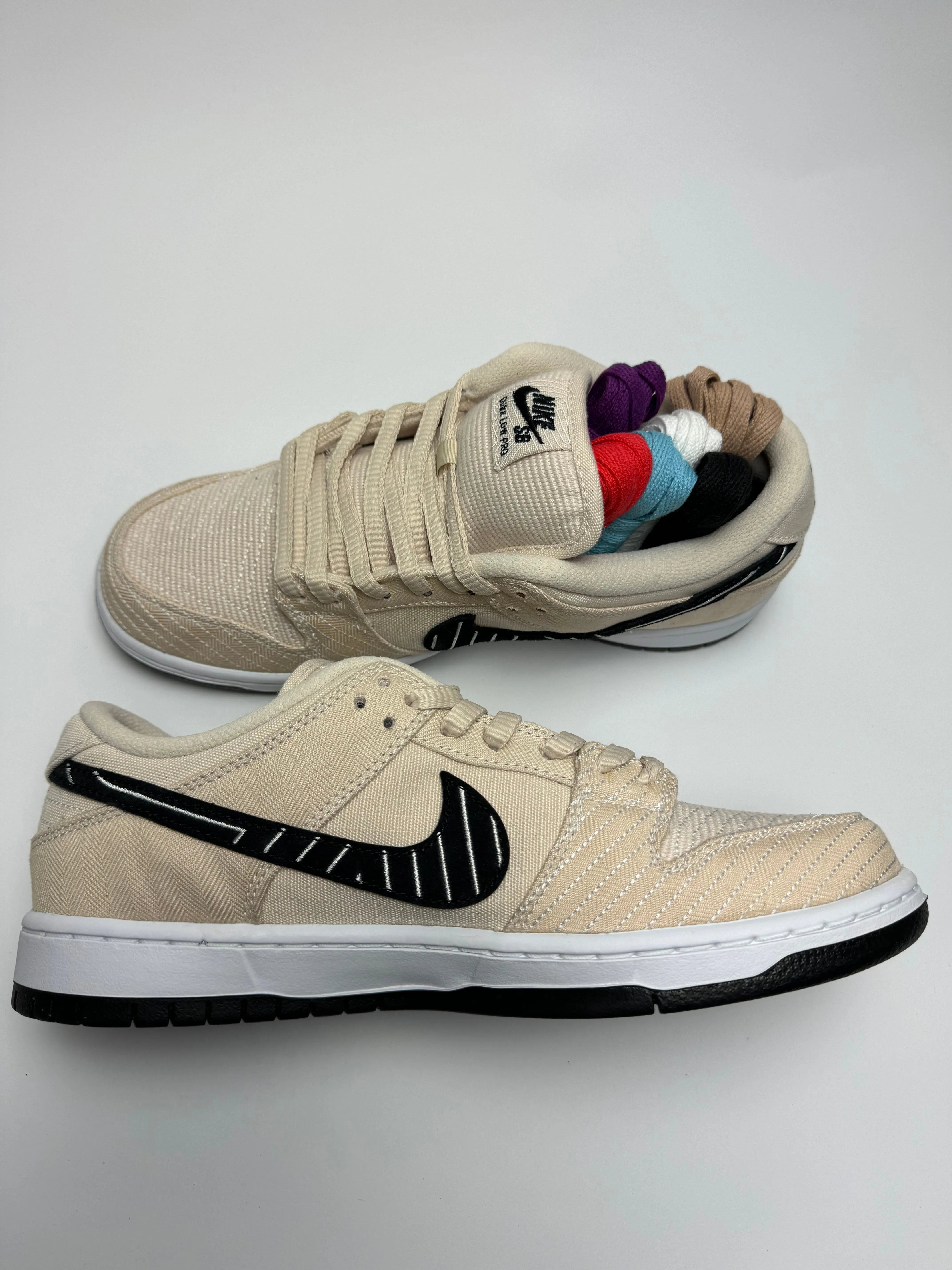 Nike SB Dunk Low "Albino & Preto" School Jog
