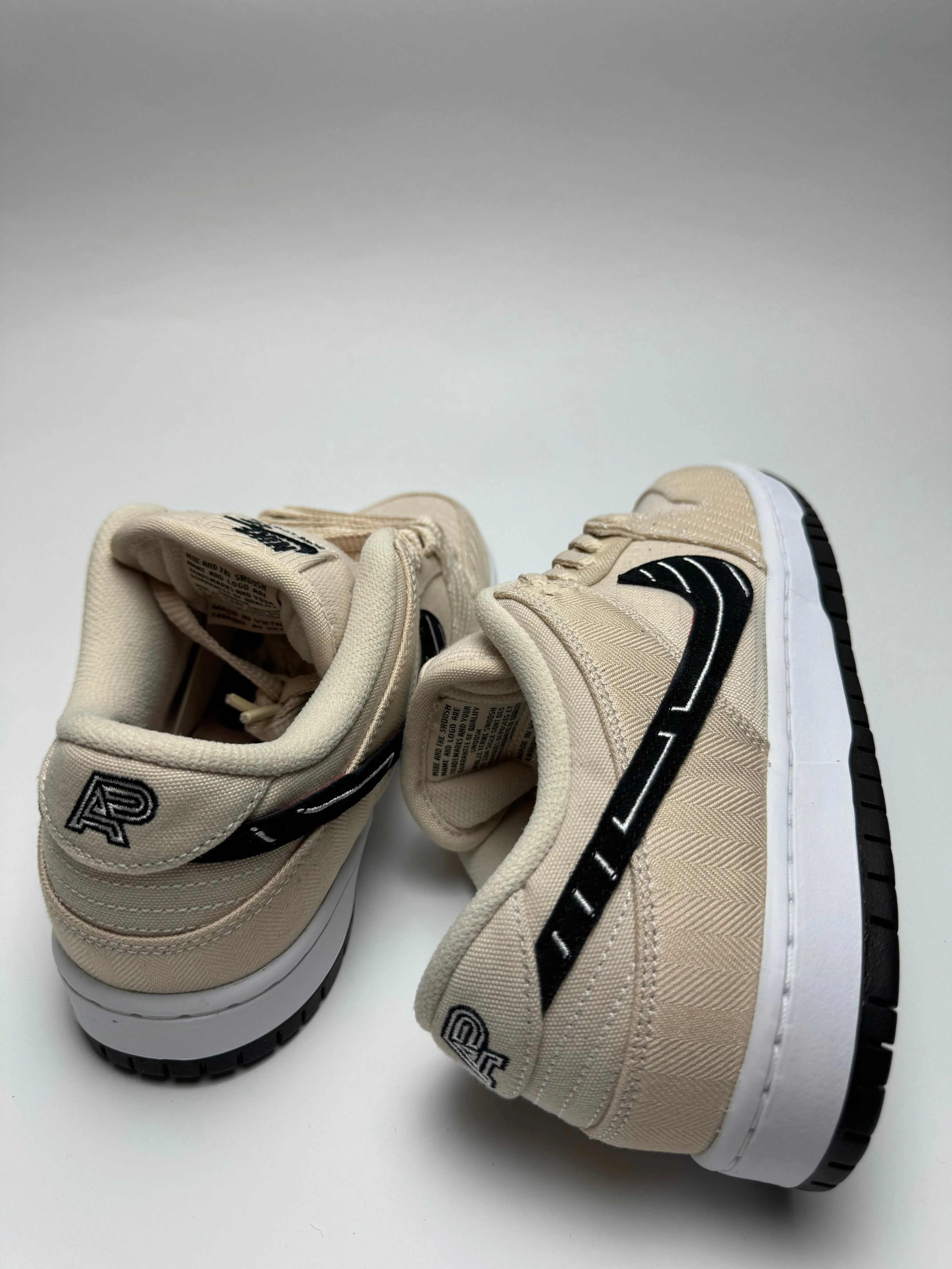 Compact Style Smooth Motion Nike SB Dunk Low "Albino & Preto"