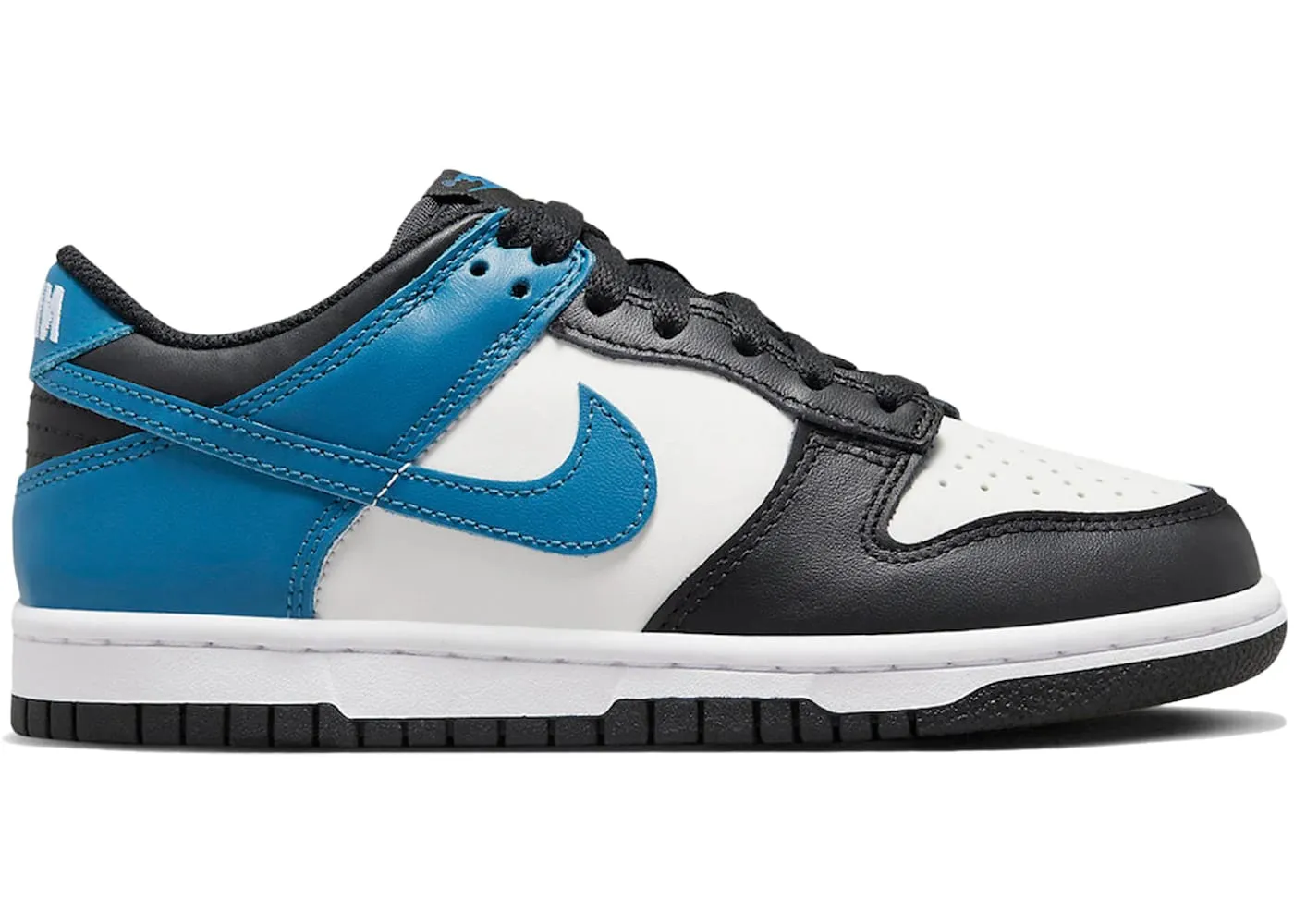 Effortless Style Turn Hike Nike Dunk Low White Blue Black (GS)