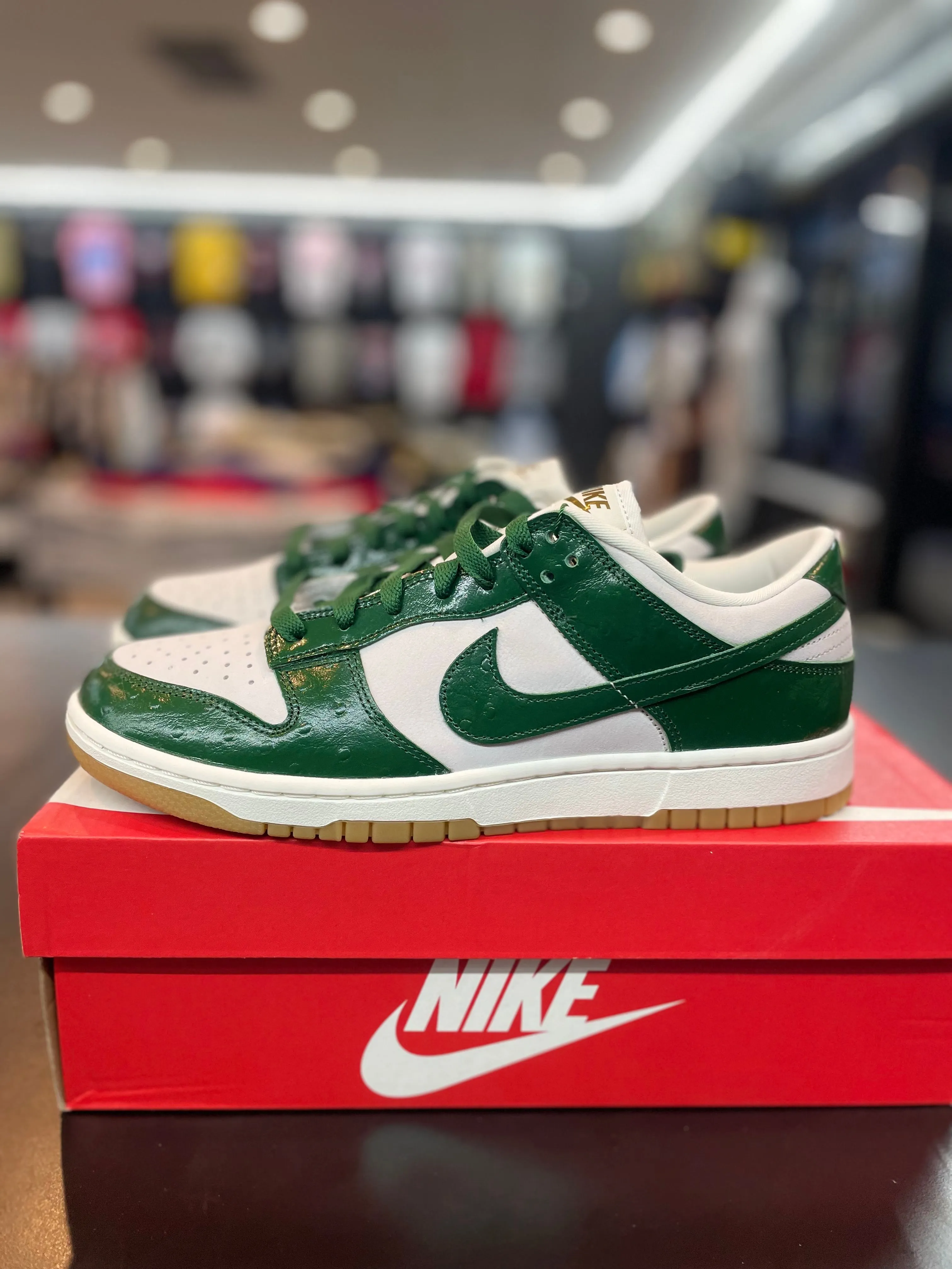 Nike Dunk Low ??Gorge Green Ostrich?? *Size 9 Preowned* Mobile Life