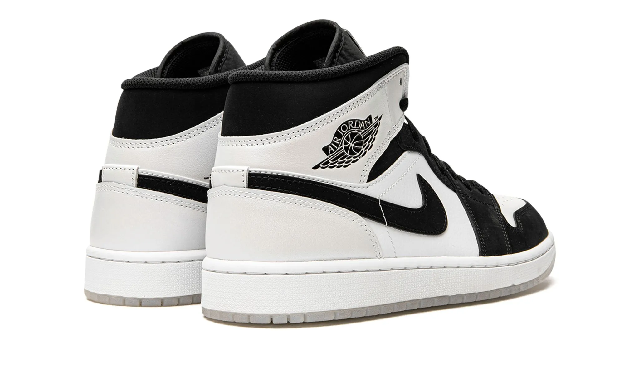 Air Jordan 1 Mid Diamond Stylish Appeal