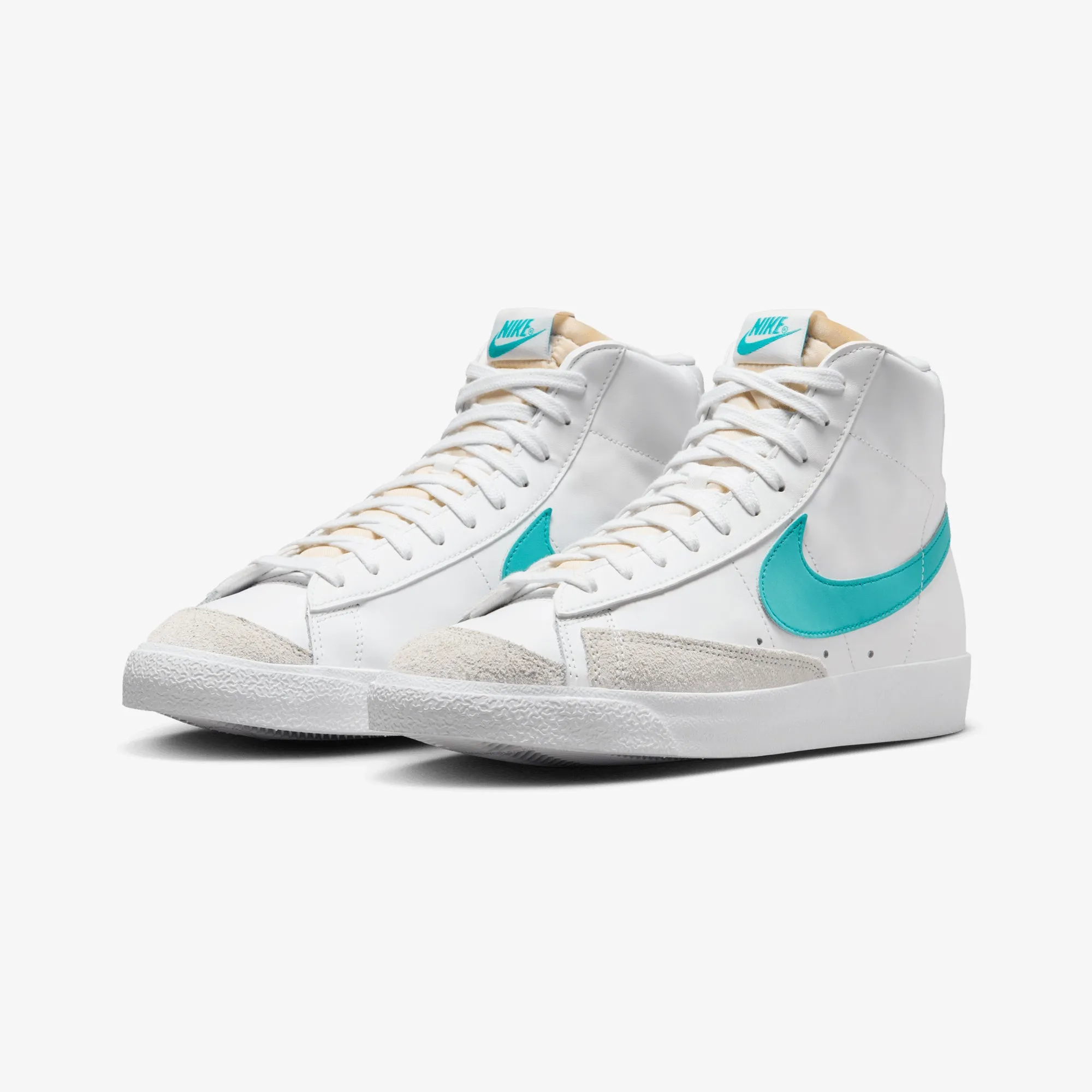 NIKE | BLAZER MID '77 VINTAGE { SUMMIT WHITE/DUSTY CACTUS-WHITE group walk