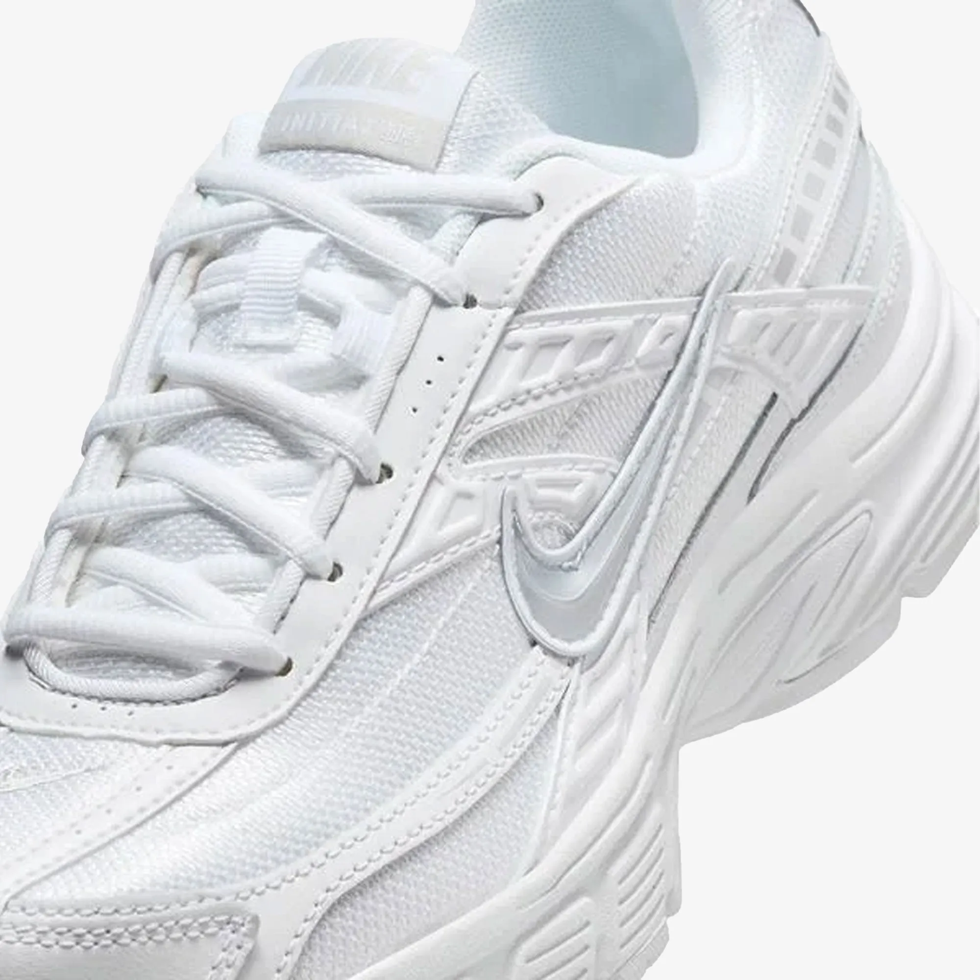NIKE | INITIATOR { WHITE/METALLIC SILVER-PHOTON DUST Work Ready Marathon Fit
