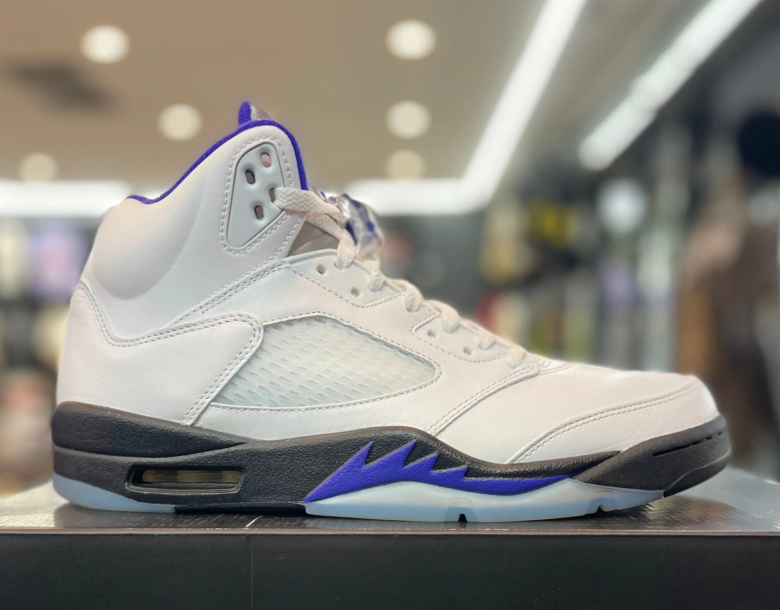 Urban Travel Quick Hike Air Jordan Retro 5 ??Dark Concord?? *Preowned Size 11*
