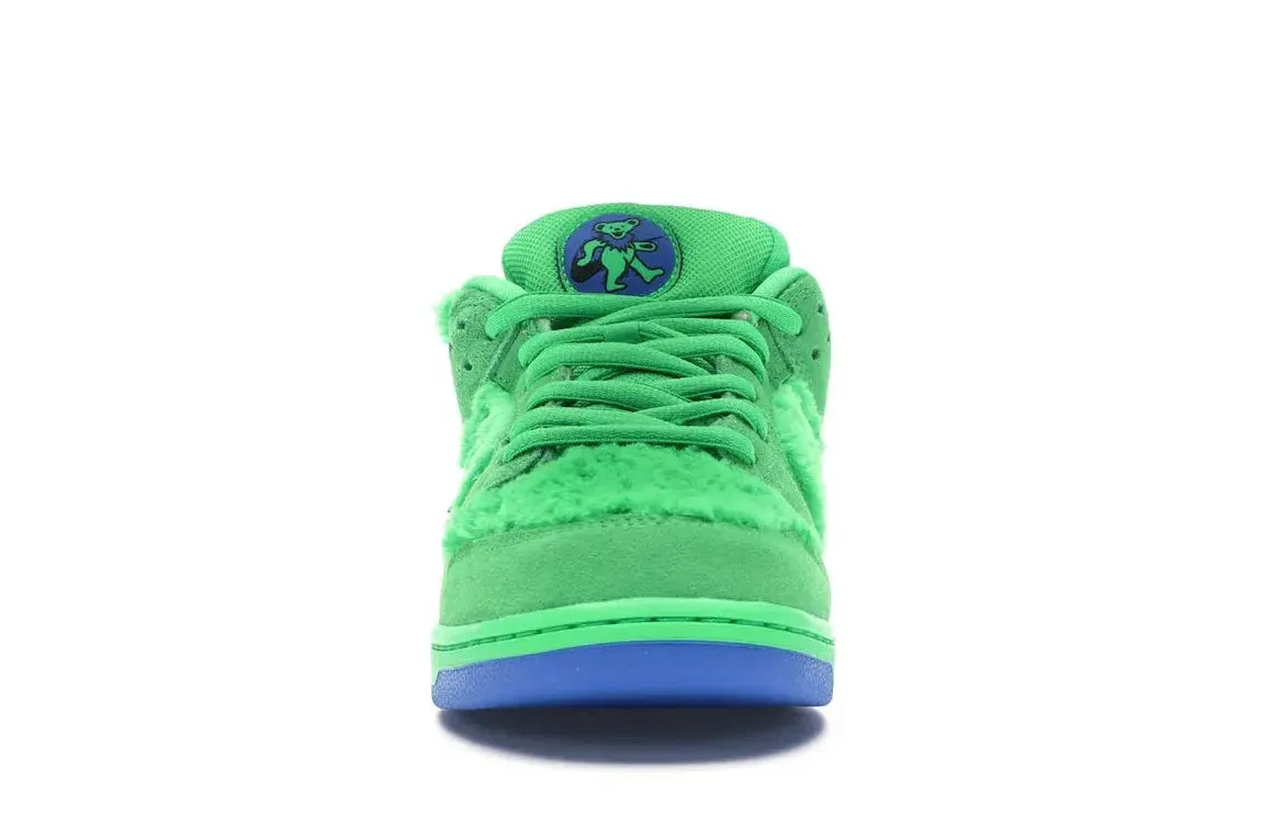 Street Outfit Wood Path Nike SB Dunk Low Grateful Dead Bears Green