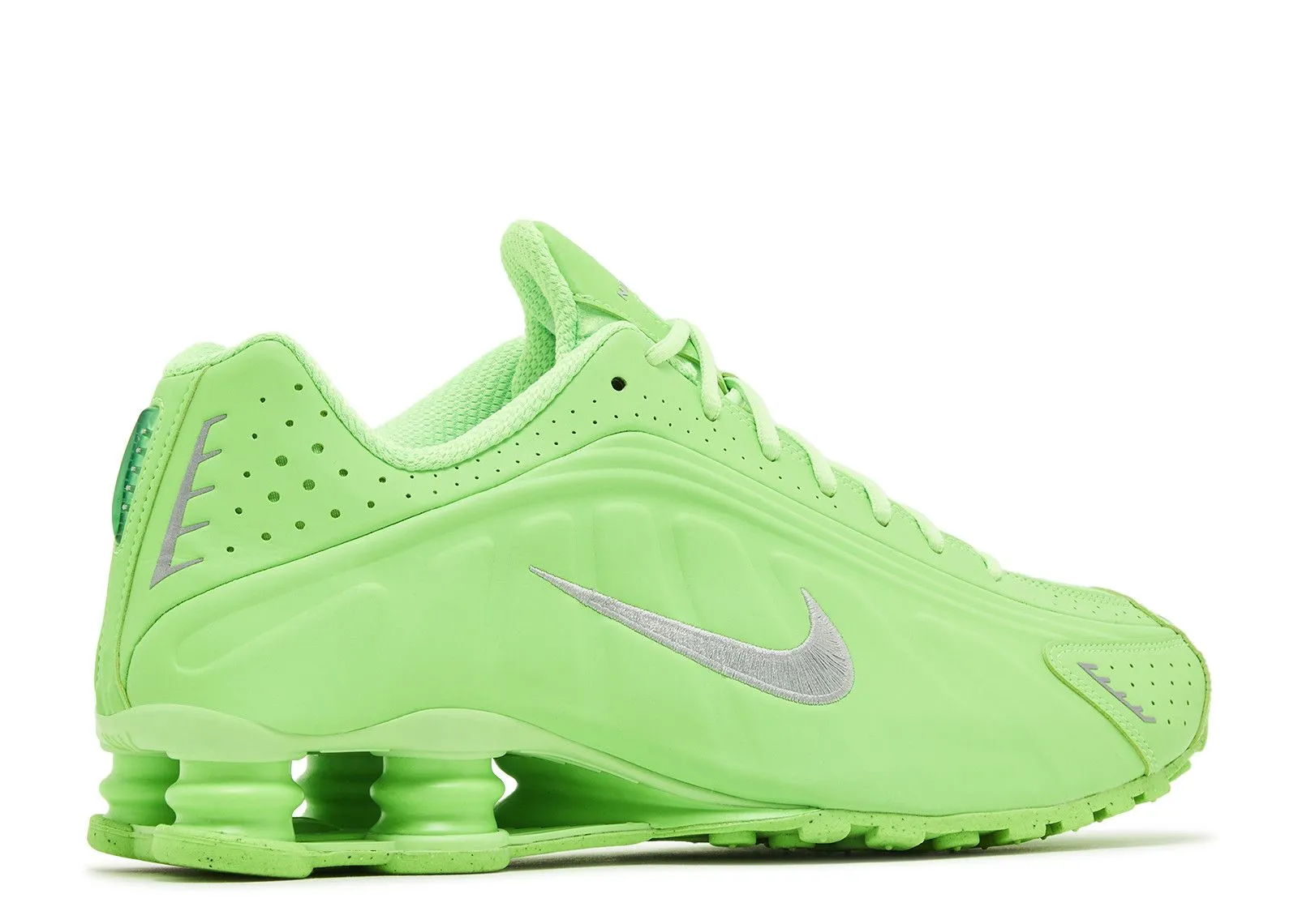 lugged outsole shoes smooth - sole shoes Nike Shox R4 Green Strike