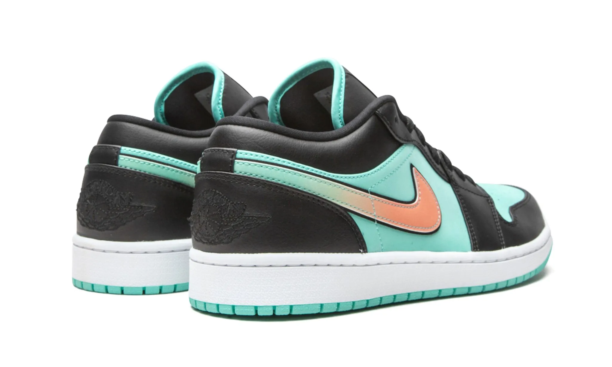photo shoot Air Jordan 1 Low SE Tropical Twist