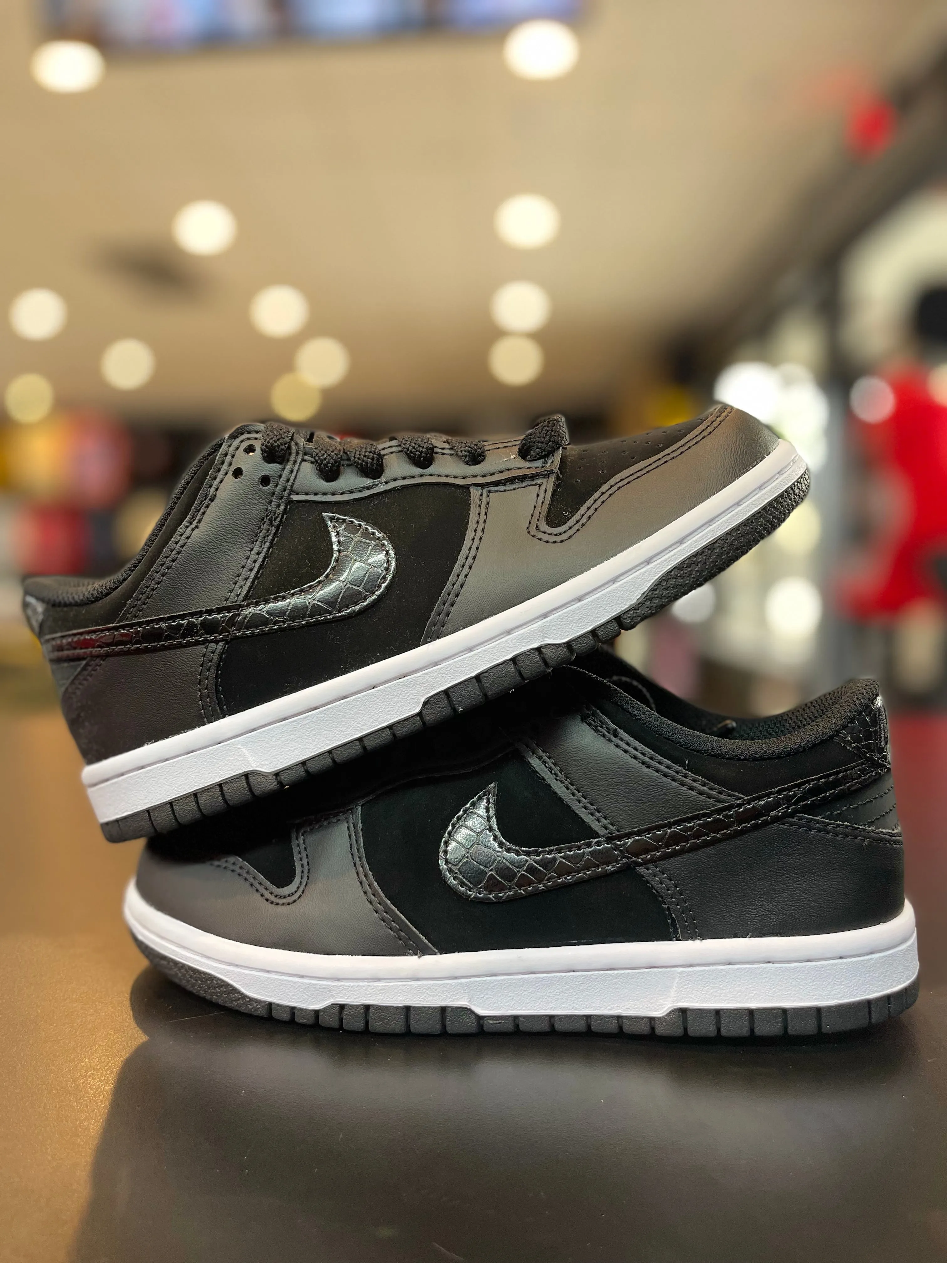 Nike Dunk Low SE ??Black Croc?? (GS) Supportive Step