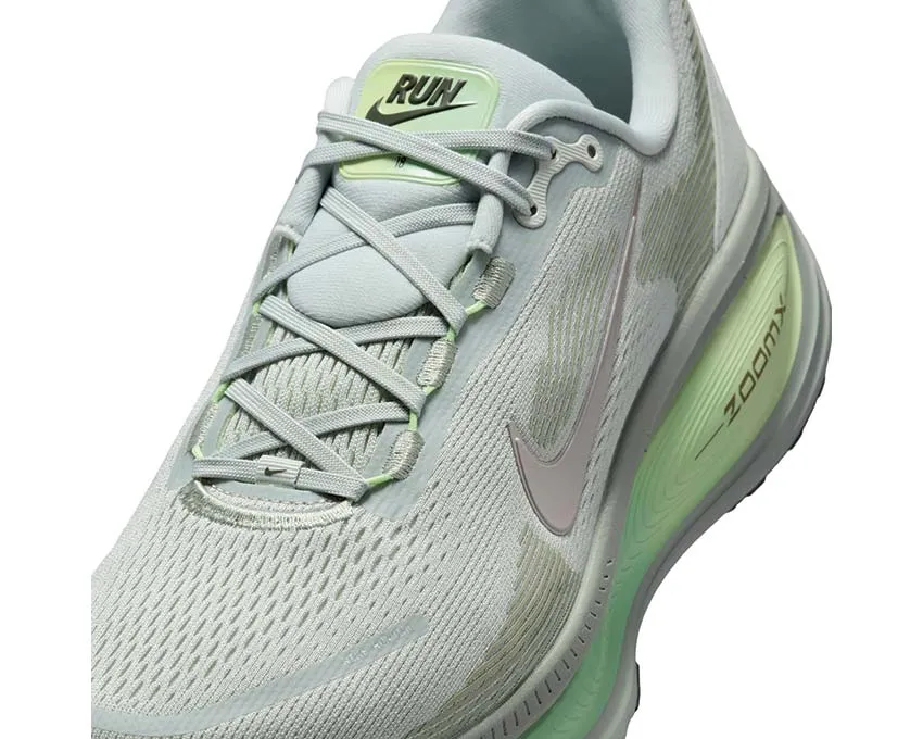 Light - colored Nike Vomero 18 "Barely Volt"