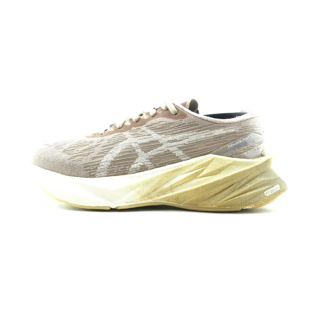 Bright tone ASICS NOVABLAST 3