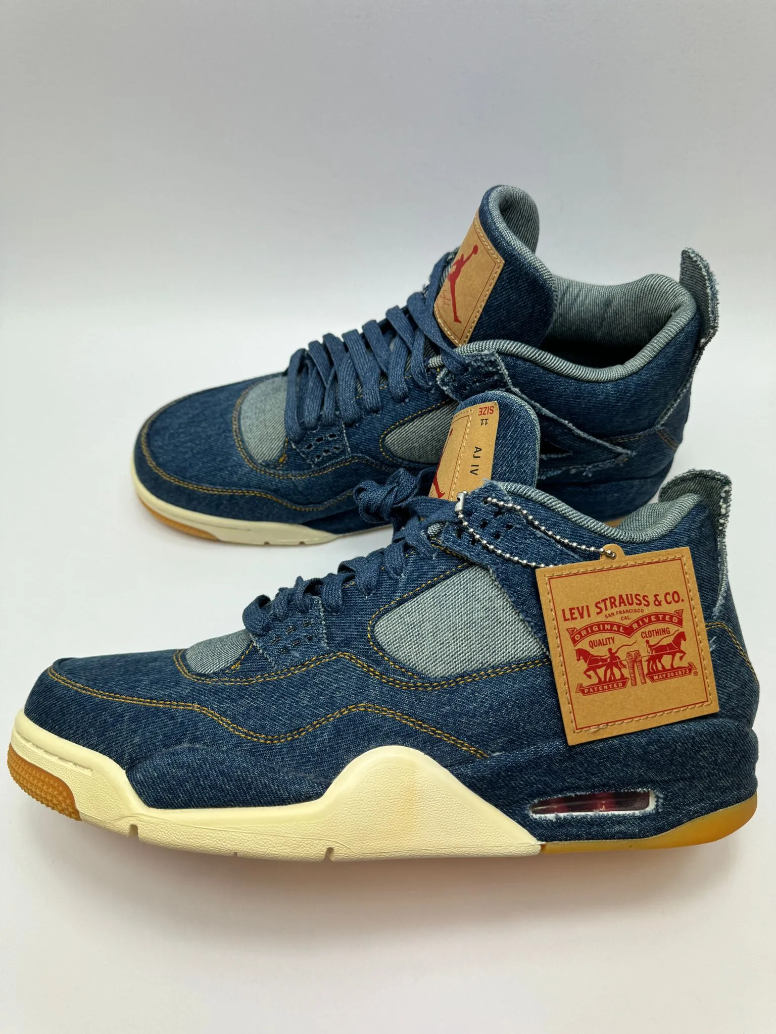 Jordan 4 Retro "Levi's Denim" (Tag with Levi's Logo) Peak Jog Active Mode