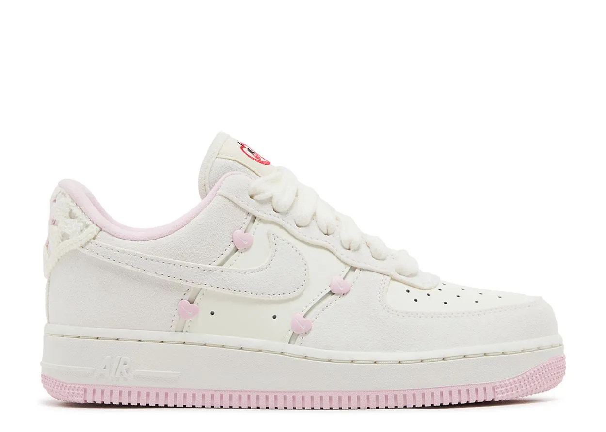 Street Style Nike Air Force 1 Low Valentine's Day (2025)